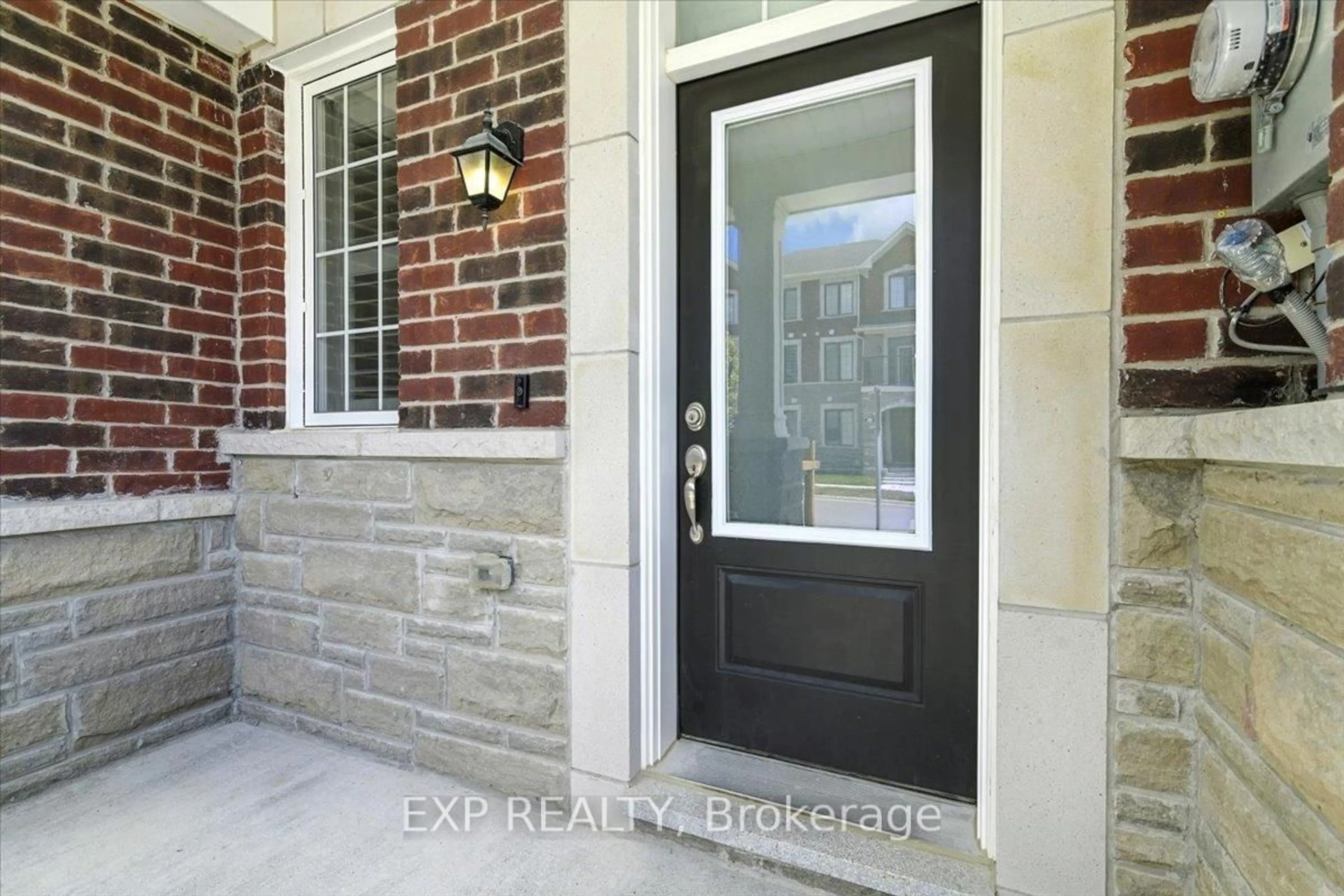 Indoor entryway for 3303 Thunderbird Prom, Pickering Ontario L1X 0N4