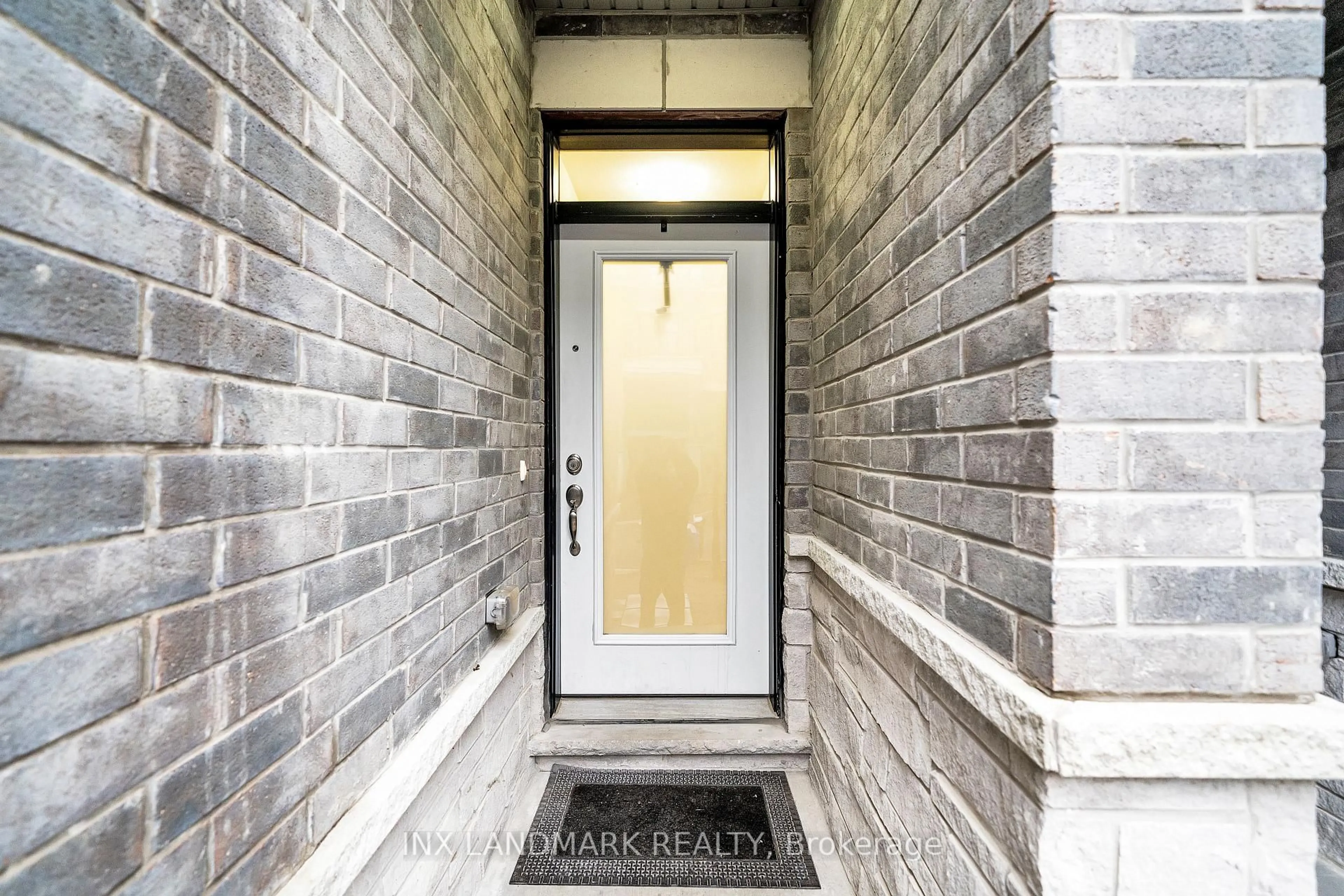 Indoor entryway for 30 Gerry Henry Lane, Clarington Ontario L1E 0L8