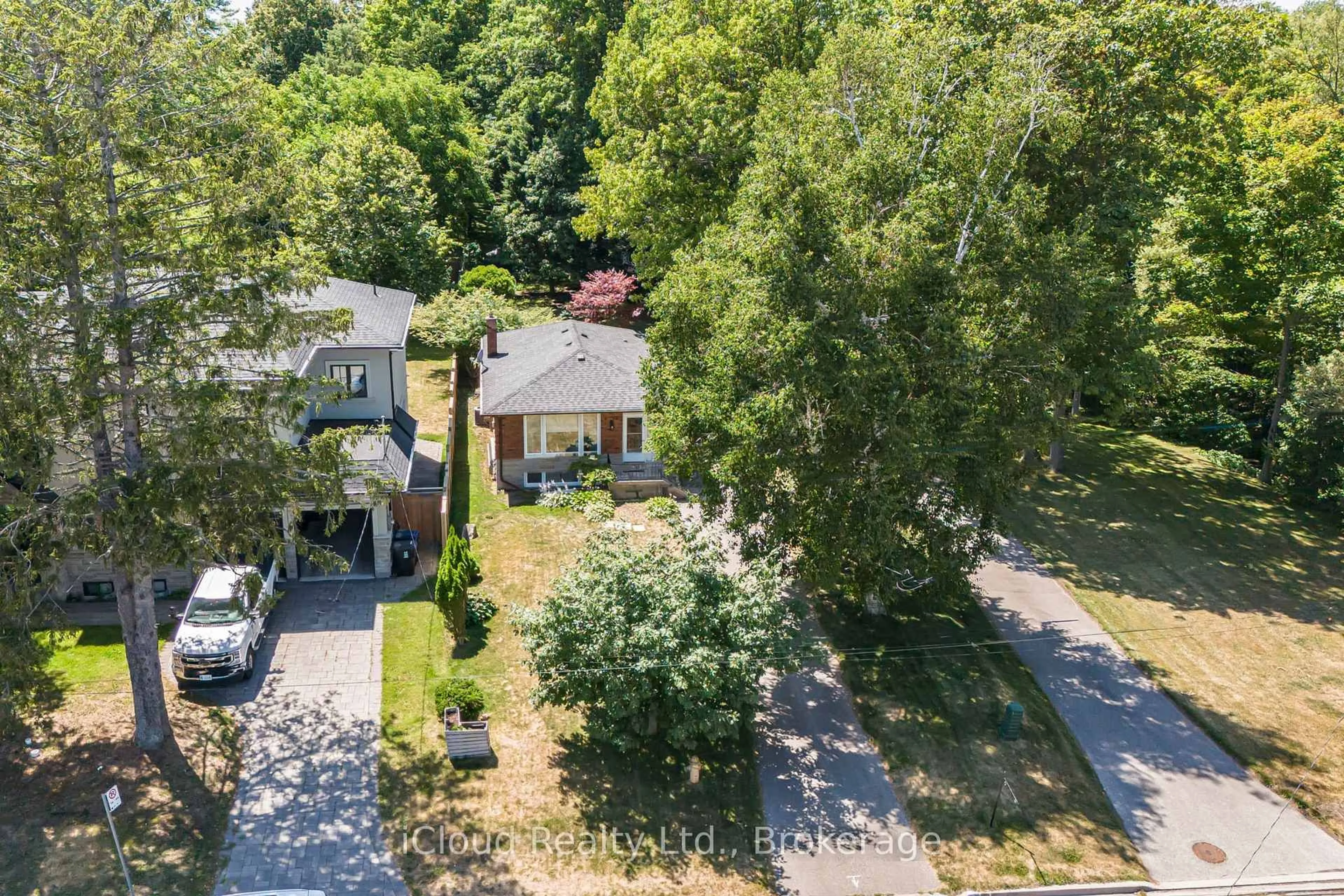 A pic from outside/outdoor area/front of a property/back of a property/a pic from drone, street for 192 Beechgrove Dr, Toronto Ontario M1E 3Z5