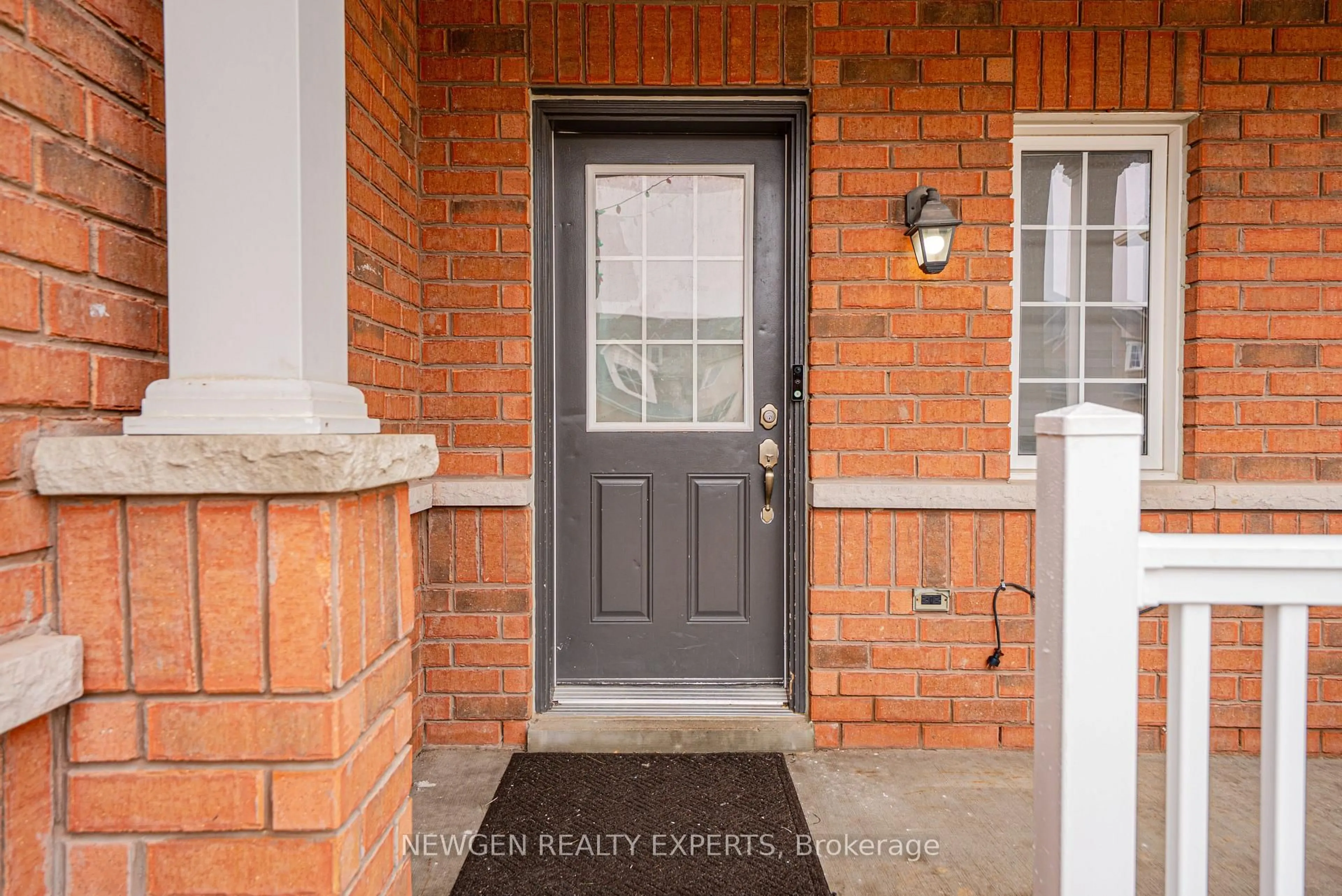 Indoor entryway for 804 Ormond Dr, Oshawa Ontario L1K 3B6