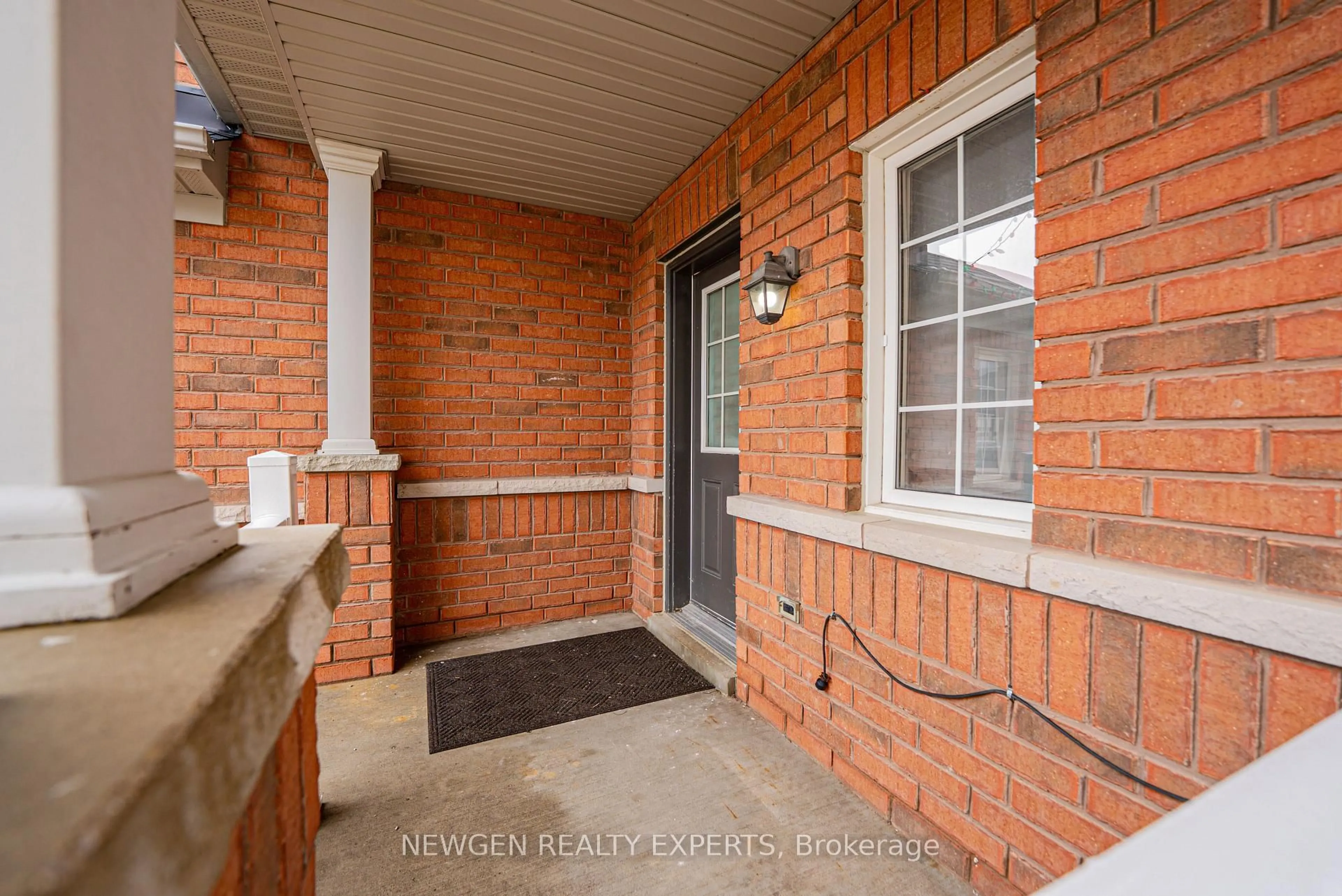 Patio, street for 804 Ormond Dr, Oshawa Ontario L1K 3B6