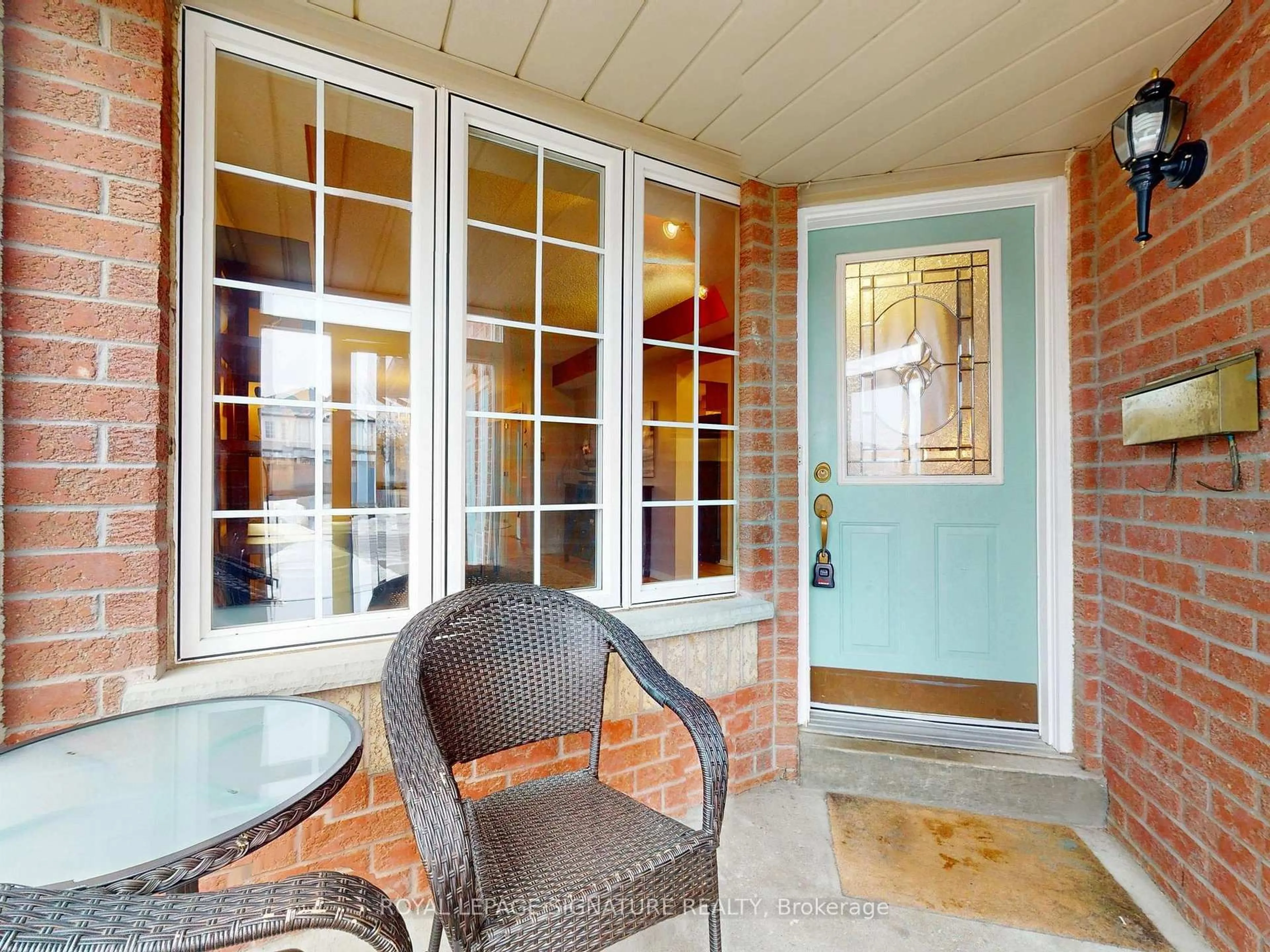 Indoor entryway for 1070 Summitview Cres, Oshawa Ontario L1K 2K5