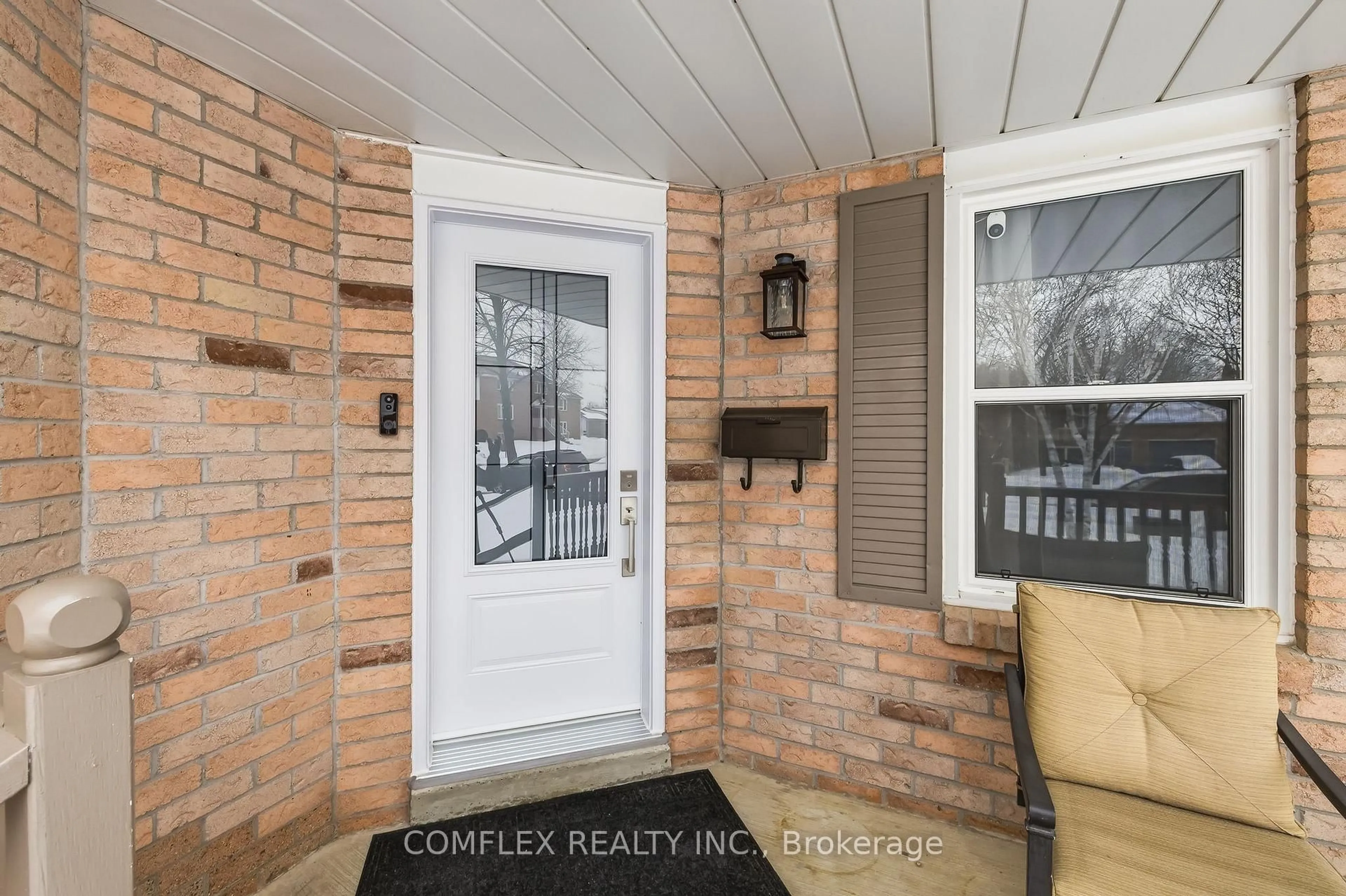 Indoor entryway for 10 Firwood Ave, Clarington Ontario L1E 1P6