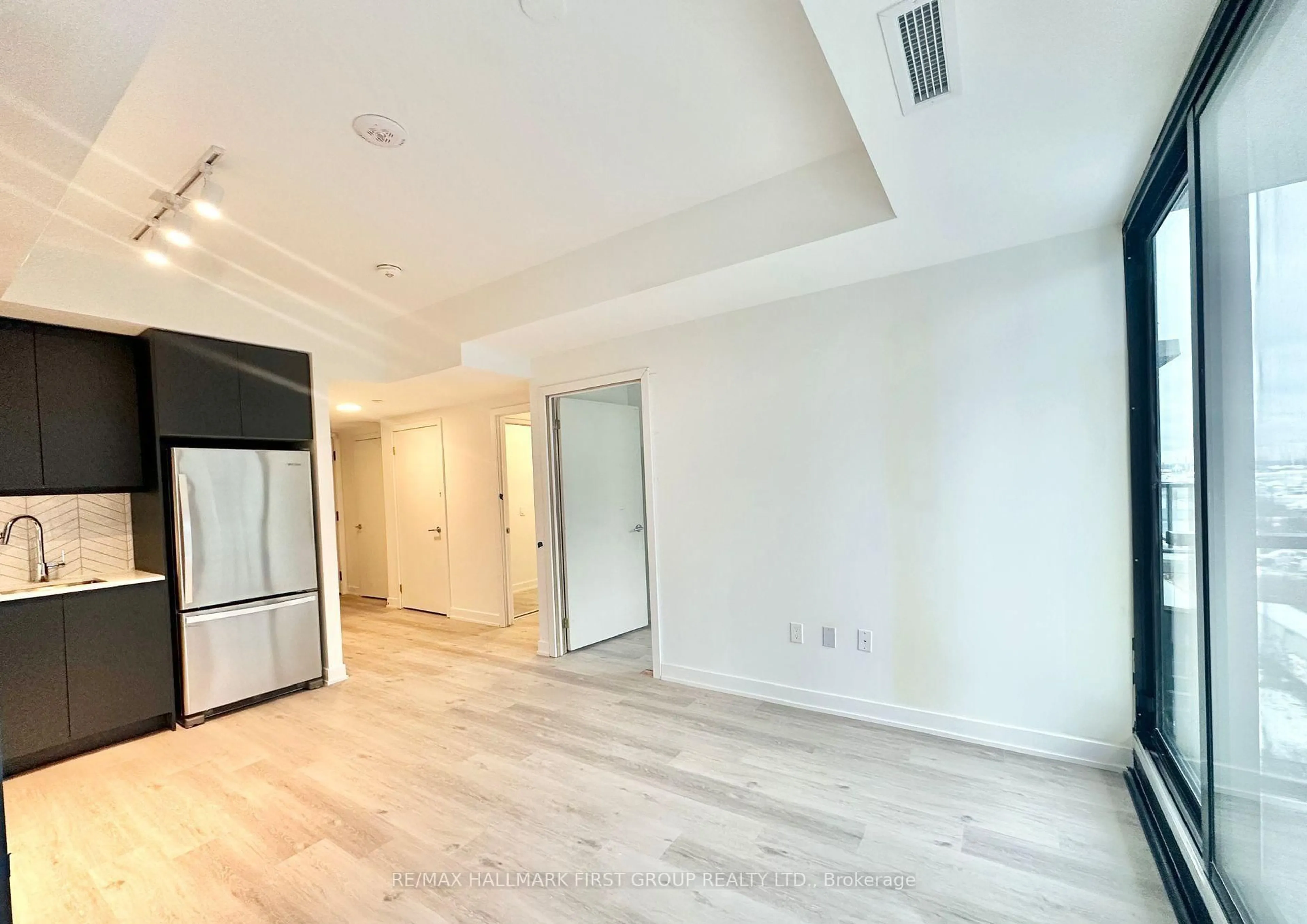 A pic of a room for 1610 Charles St #444, Whitby Ontario L1N 0P5