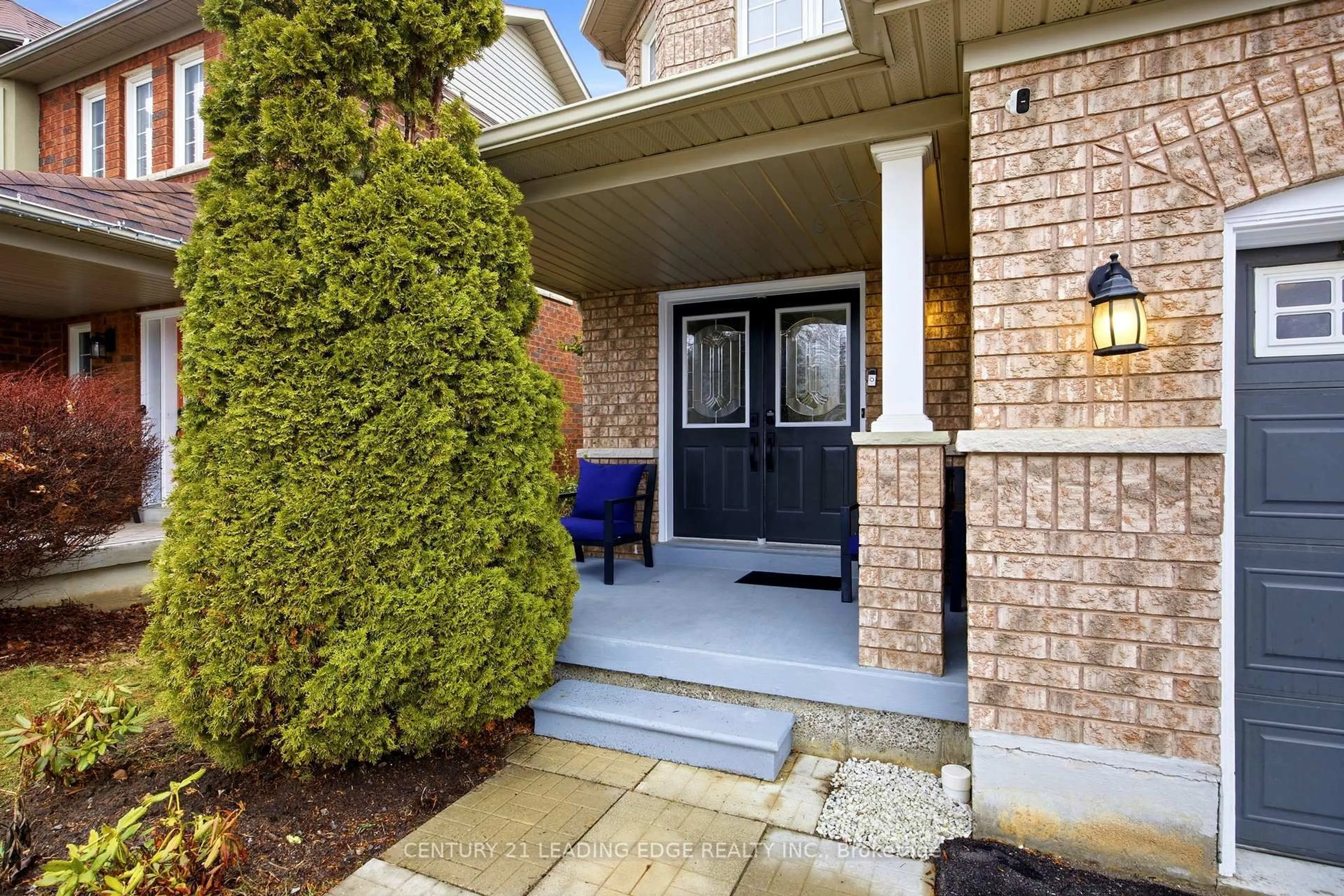 Indoor entryway for 36 Rampart Cres, Whitby Ontario L1P 1T6
