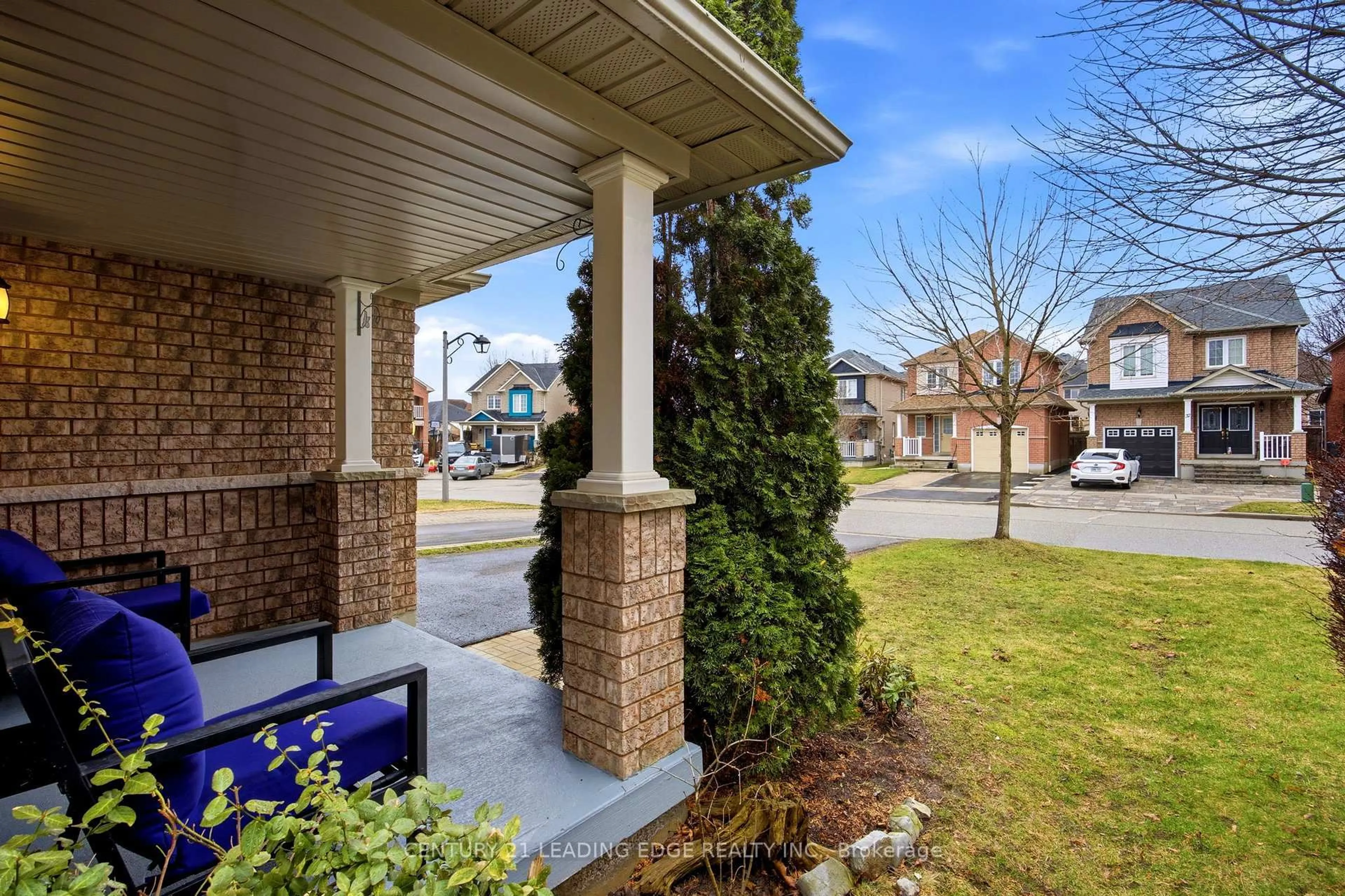 Patio, street for 36 Rampart Cres, Whitby Ontario L1P 1T6