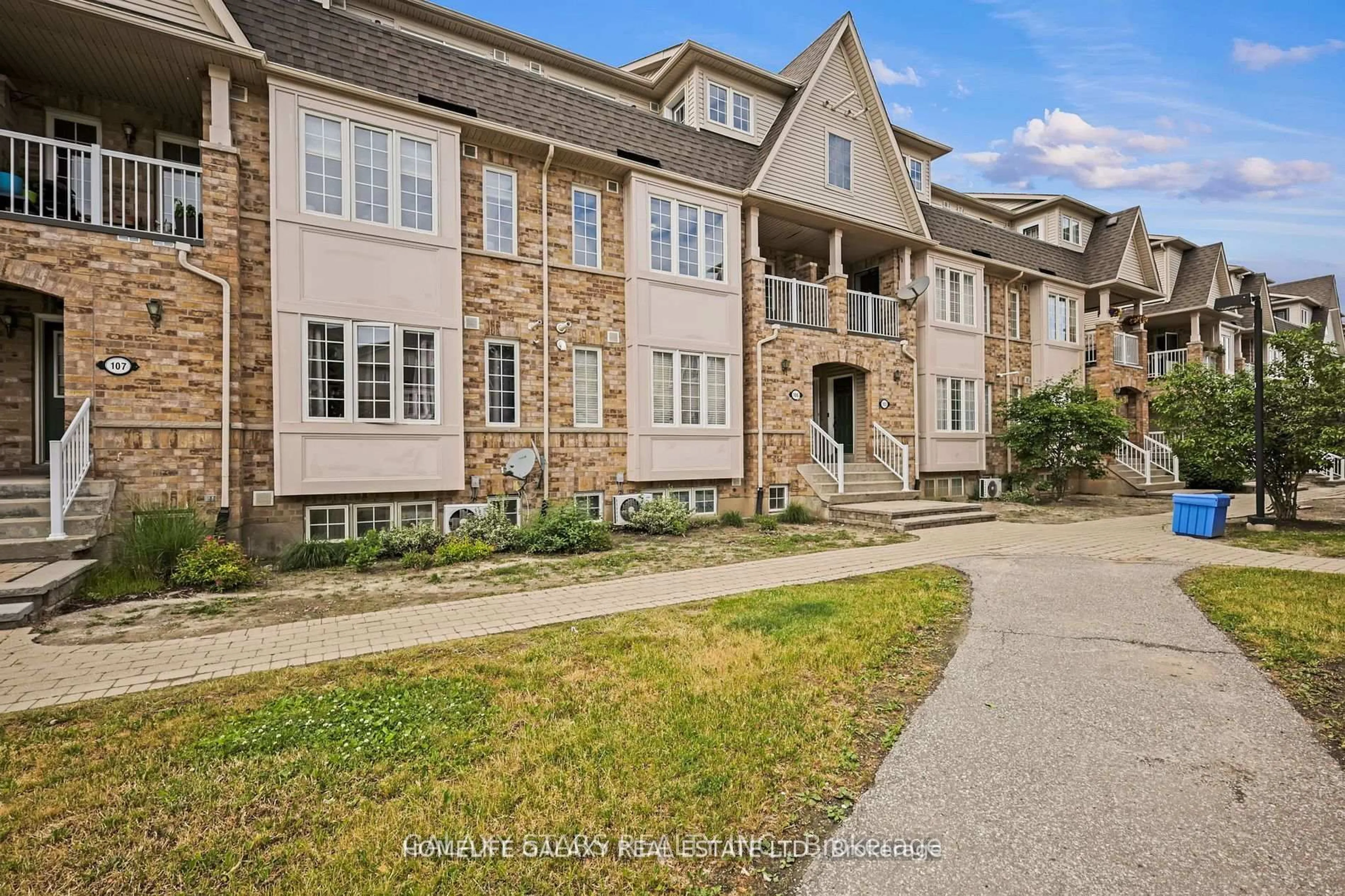 A pic from outside/outdoor area/front of a property/back of a property/a pic from drone, street for 42 Pinery Tr #106, Toronto Ontario M1B 6K1