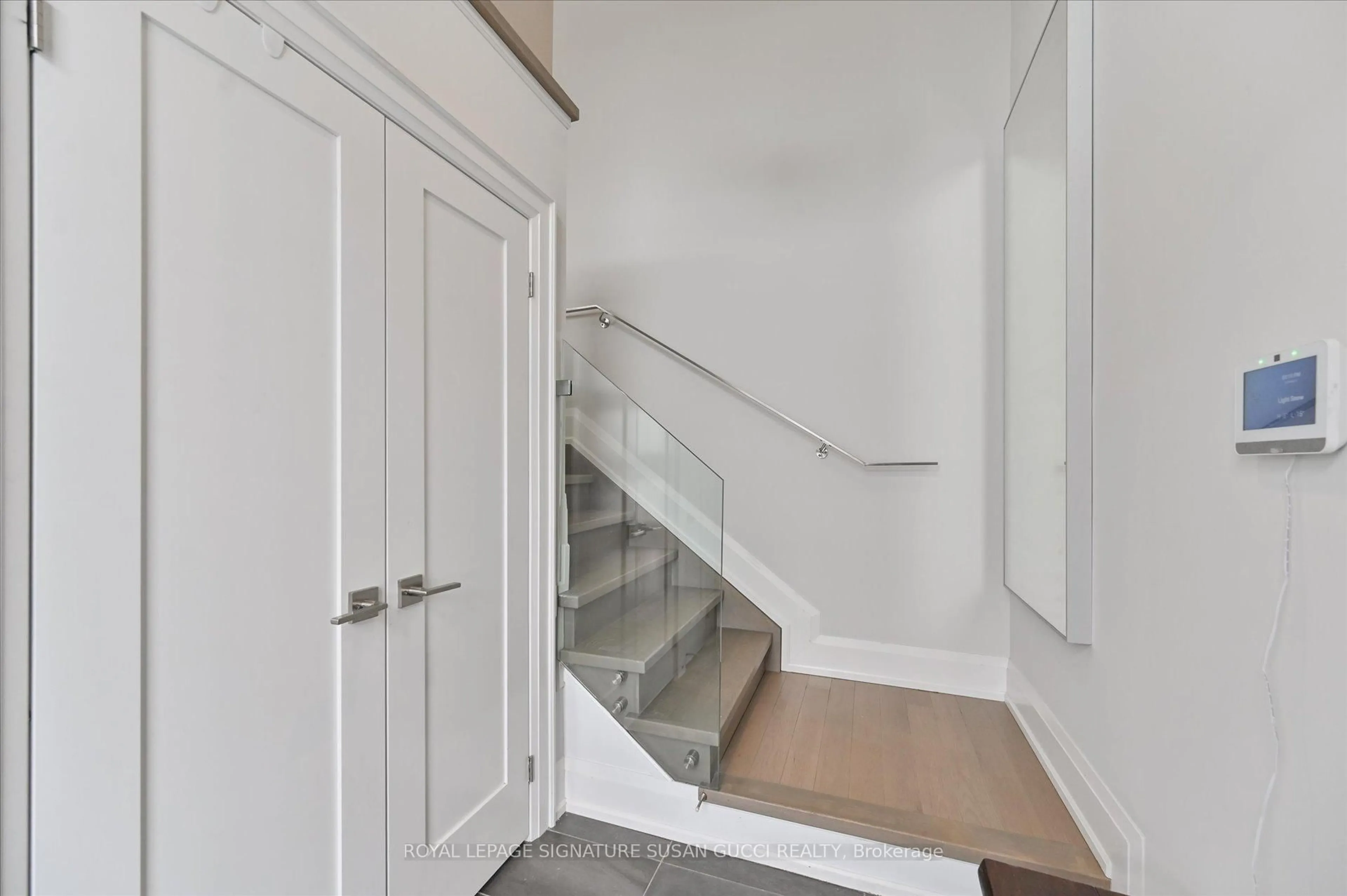 Stairs for 69 Holmstead Ave, Toronto Ontario M4B 1T3