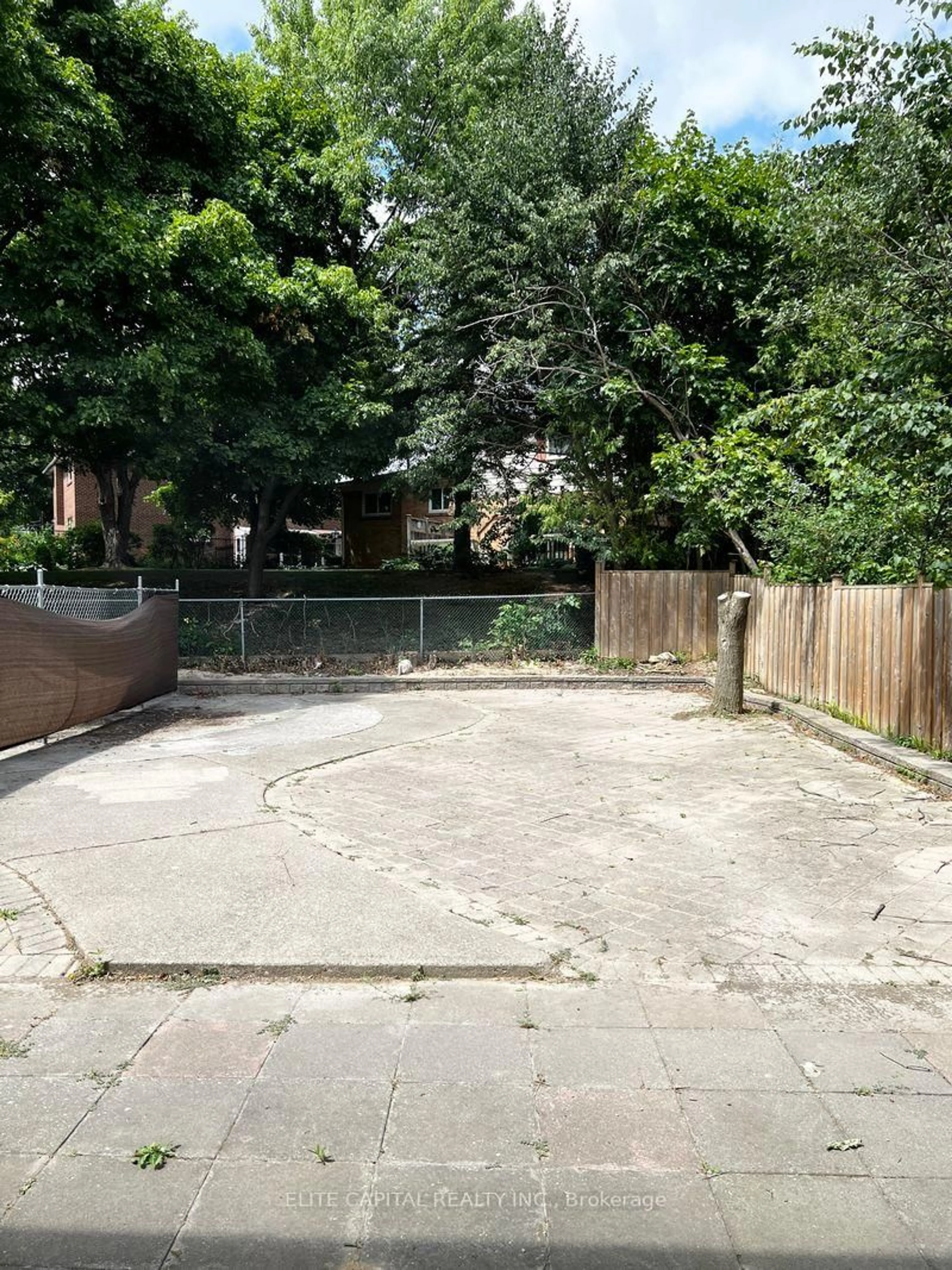 Patio, street for 218 Chartland Blvd, Toronto Ontario M1S 2S5