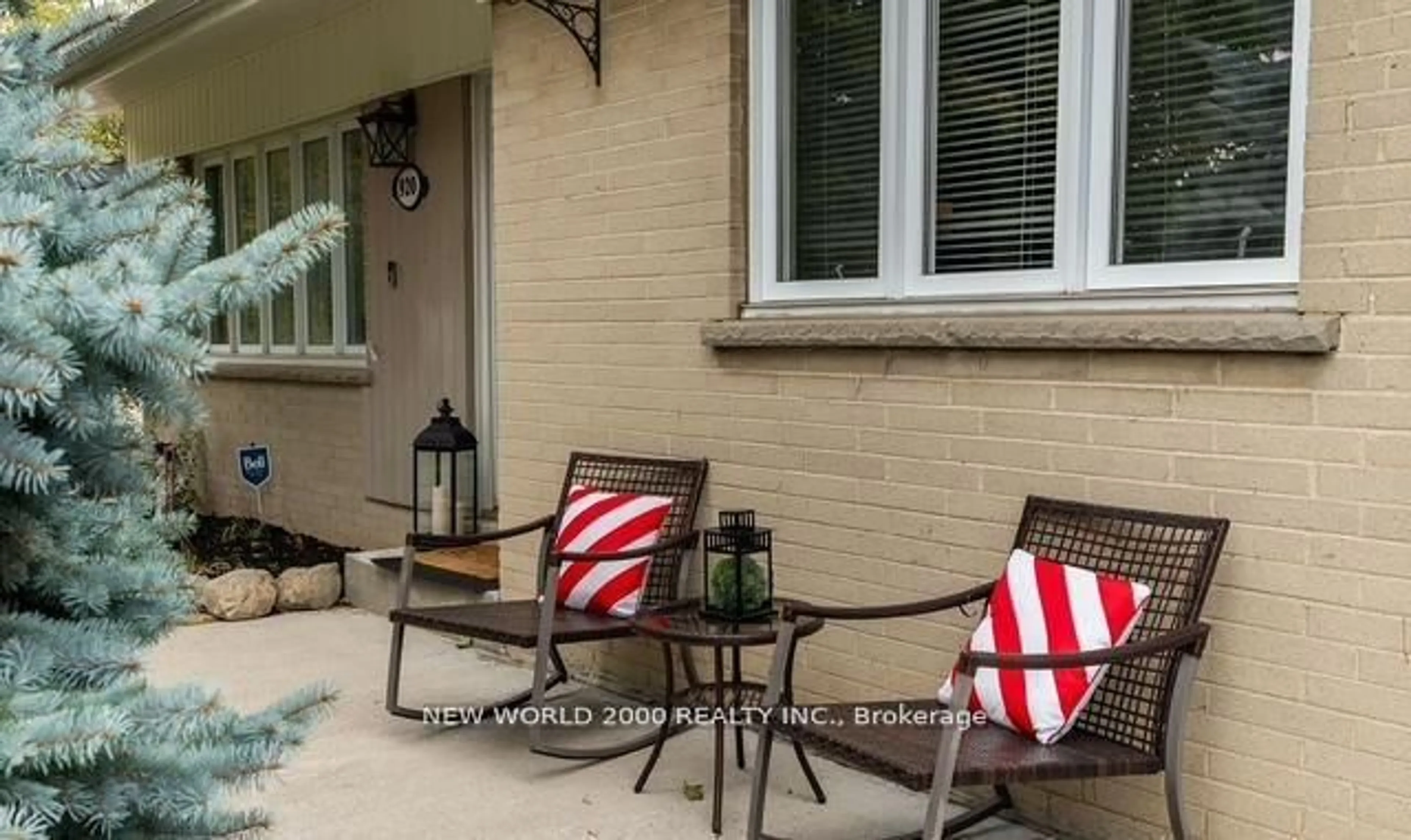 Patio, street for 920 Greenwood Cres, Whitby Ontario L1N 1C8