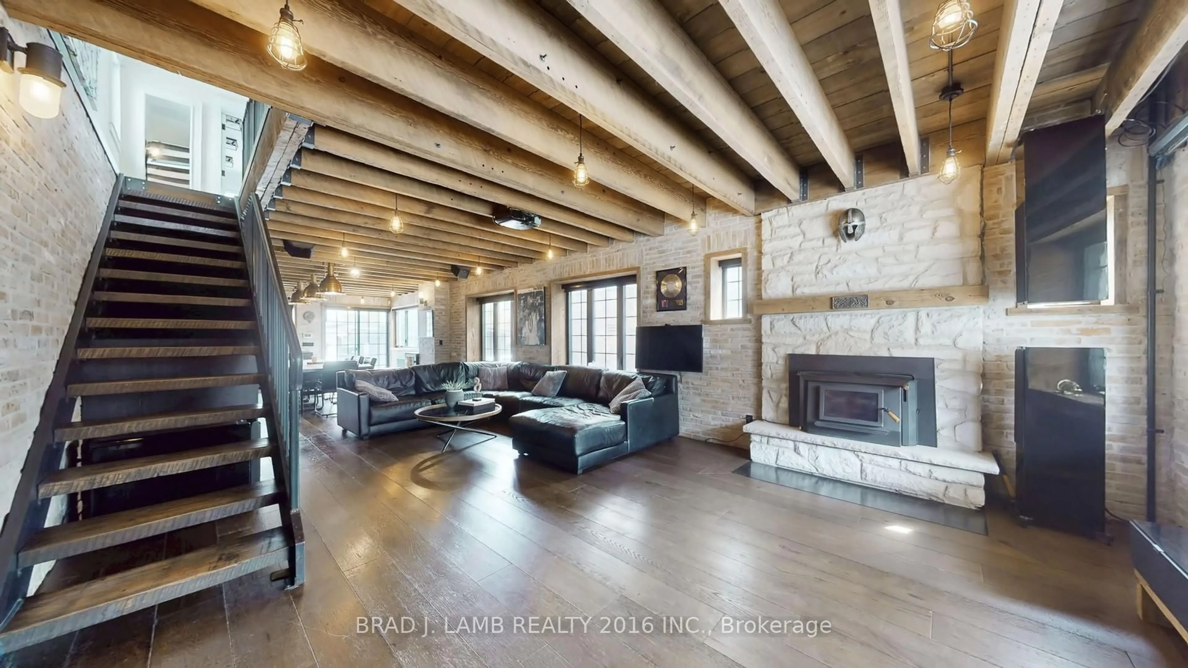 Living room with furniture, unknown for 111 Woodbine Ave, Toronto Ontario M4L 3P1