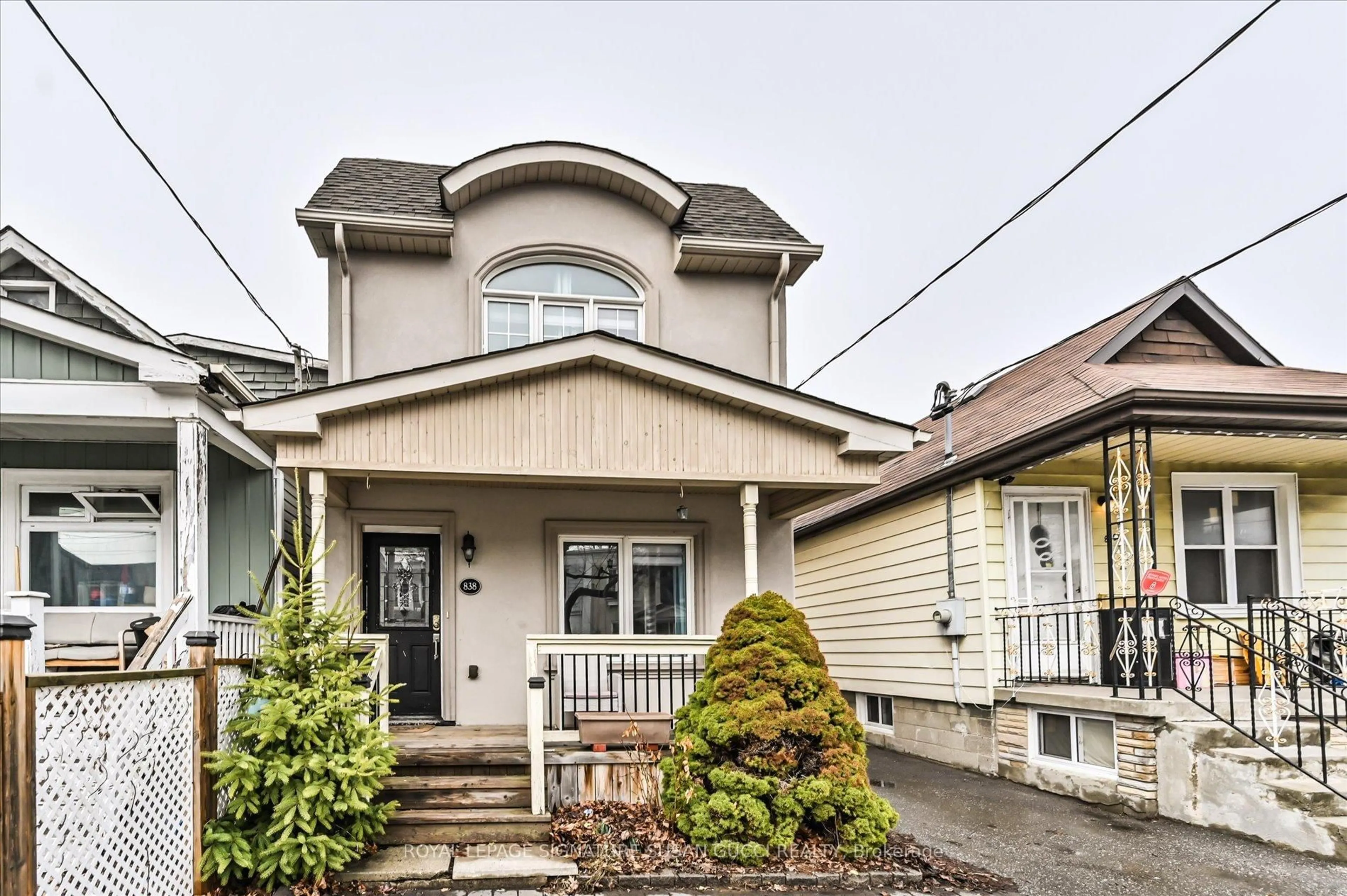 Unknown for 838 Sammon Ave, Toronto Ontario M4C 2E8