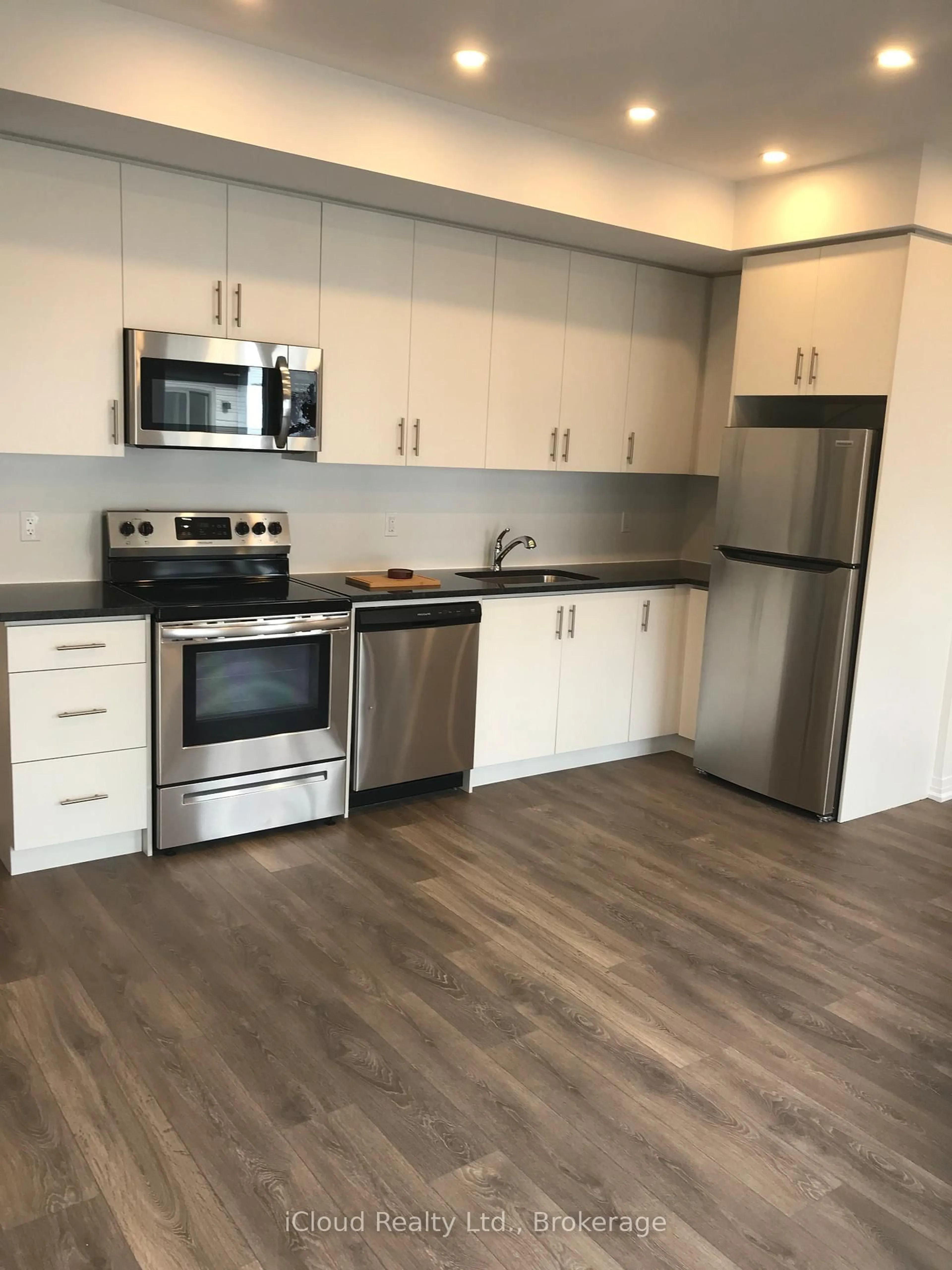 Standard kitchen, wood/laminate floor for 2635 William Jackson Dr #114, Pickering Ontario L1X 0L2