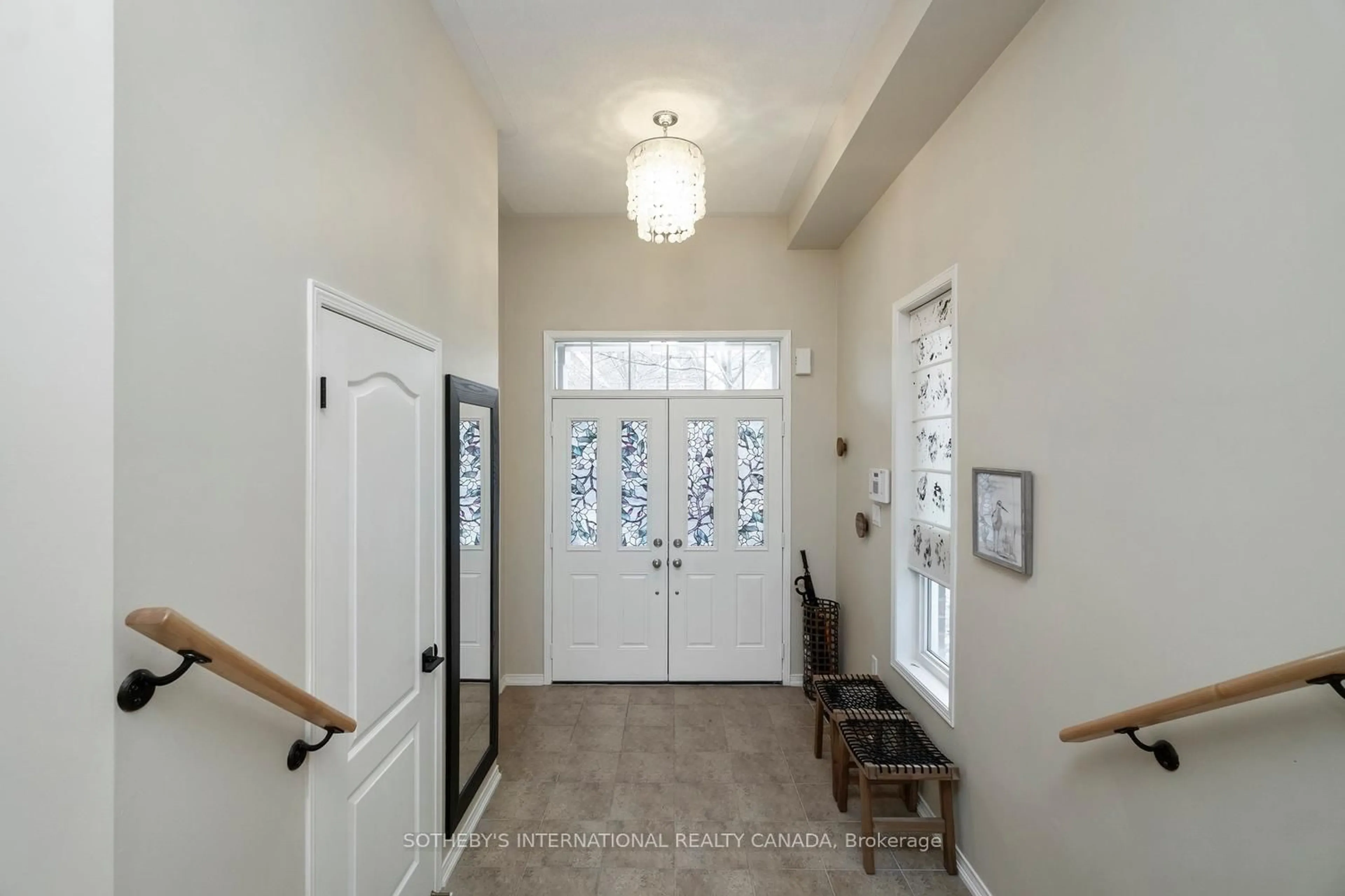 Indoor entryway for 114 Strandmore Circ, Whitby Ontario L1M 0C2