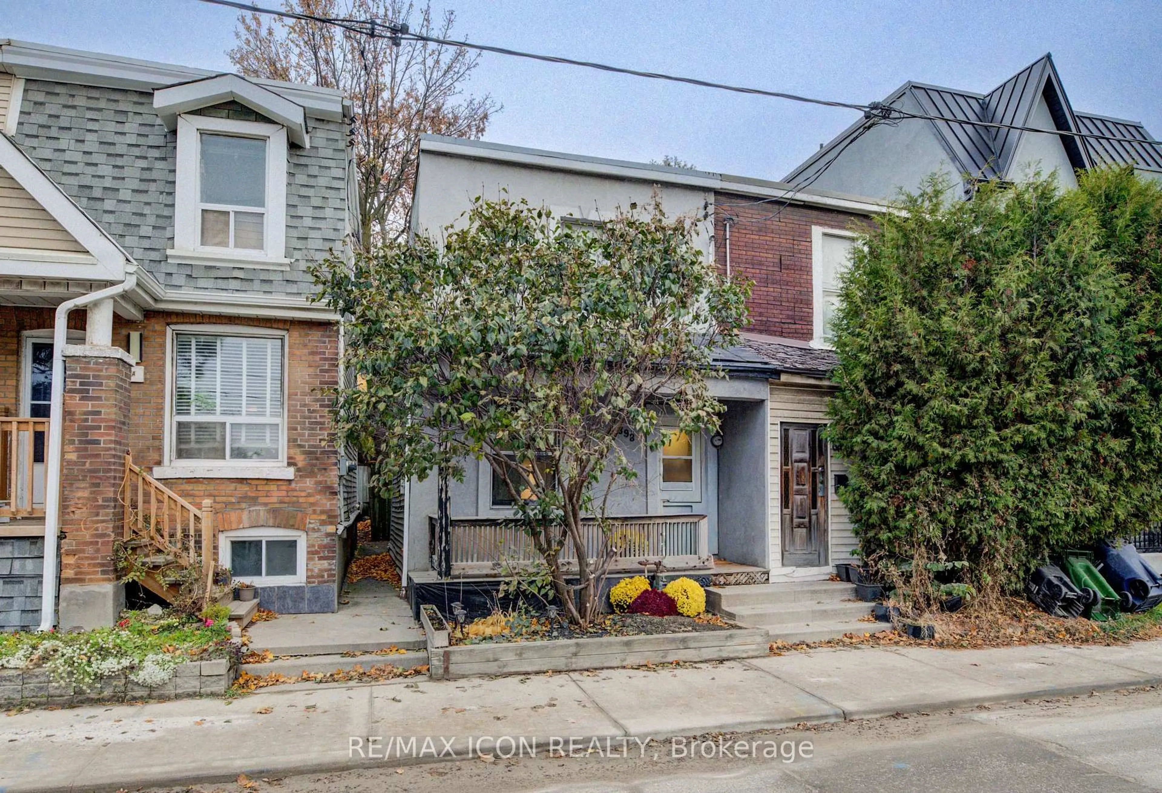 Home with brick exterior material, street for 898 Eastern Ave, Toronto Ontario M4L 1A4