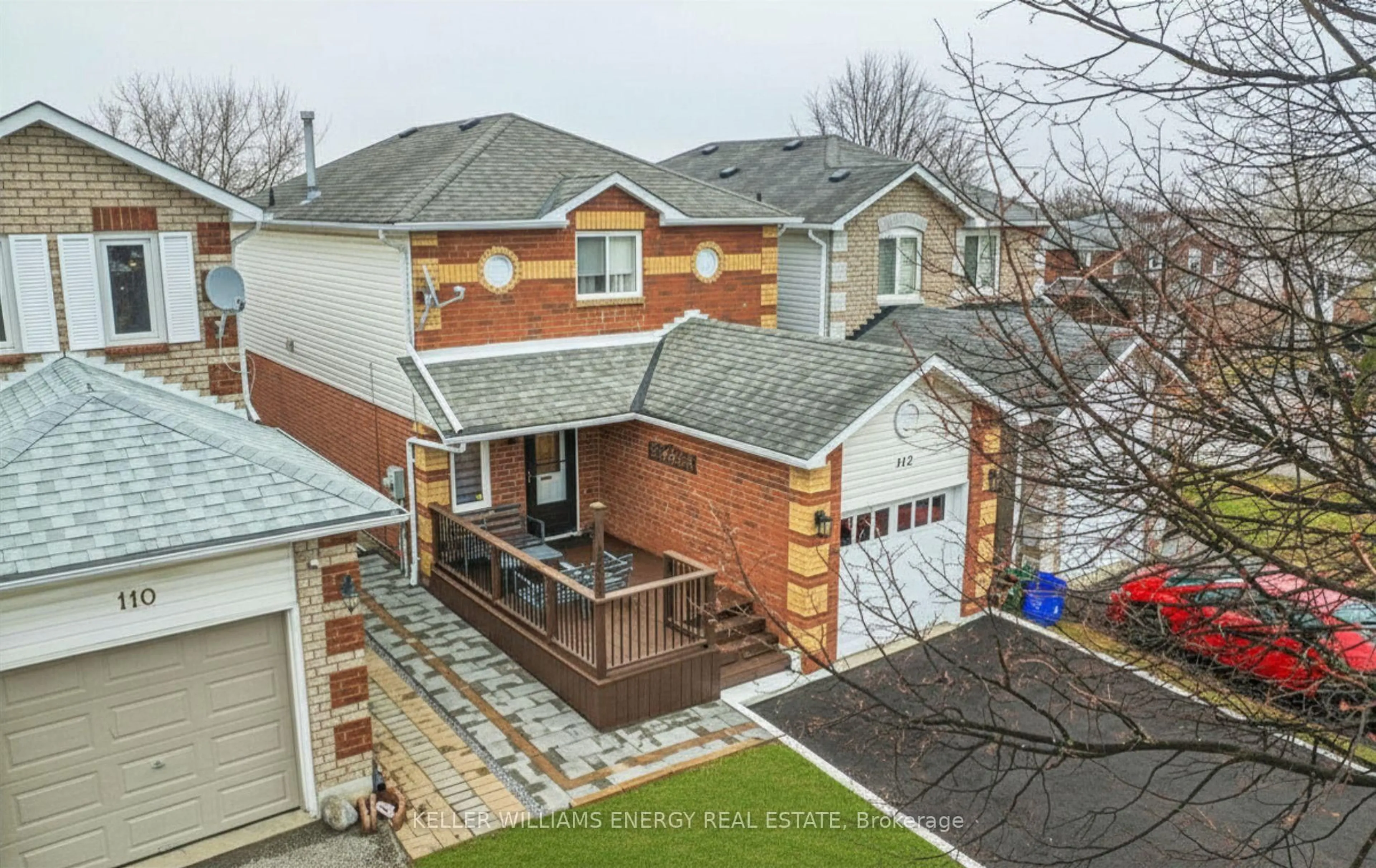 A pic from outside/outdoor area/front of a property/back of a property/a pic from drone, street for 112 Champine Sq, Clarington Ontario L1C 4W1