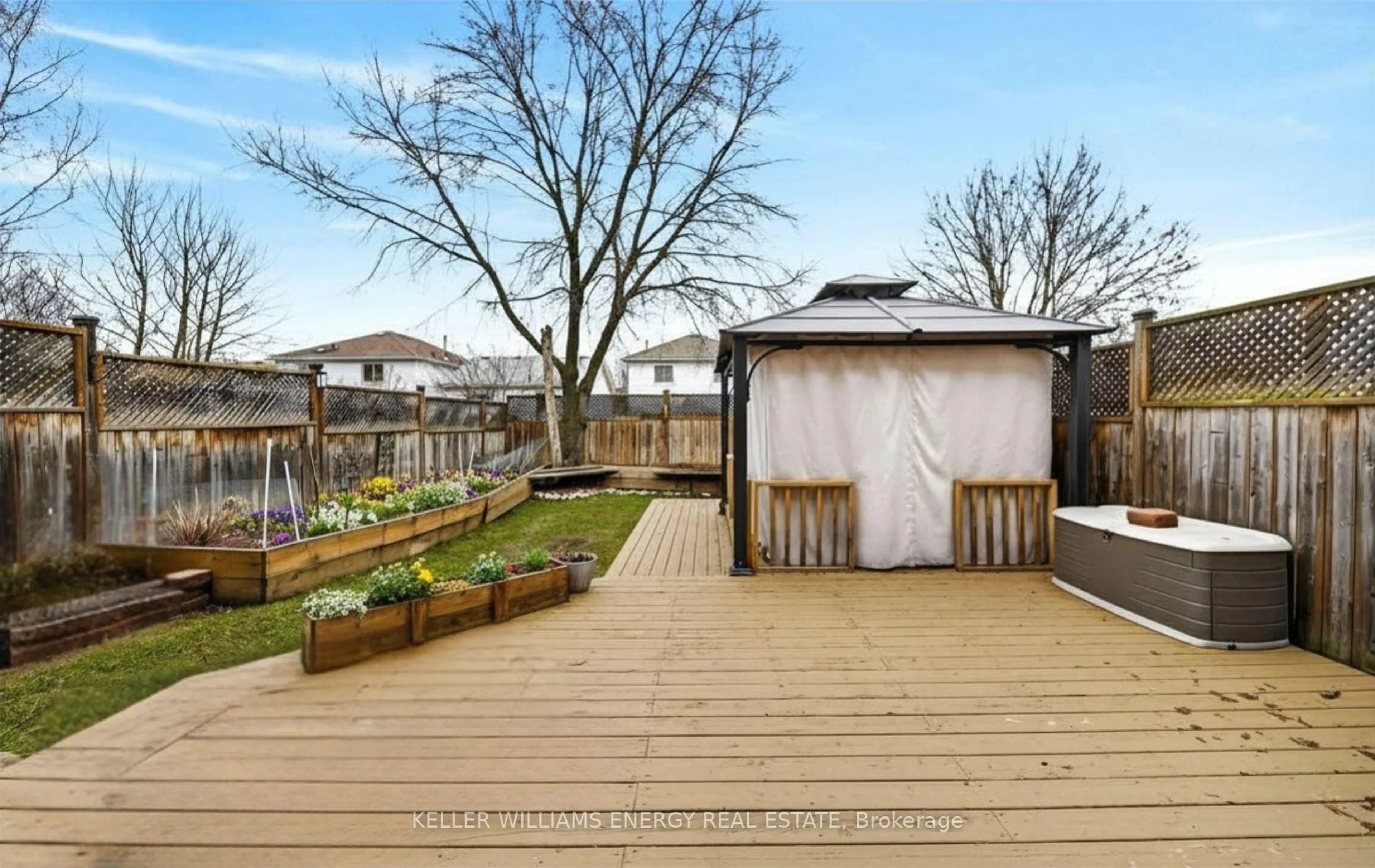 Patio, unknown for 112 Champine Sq, Clarington Ontario L1C 4W1