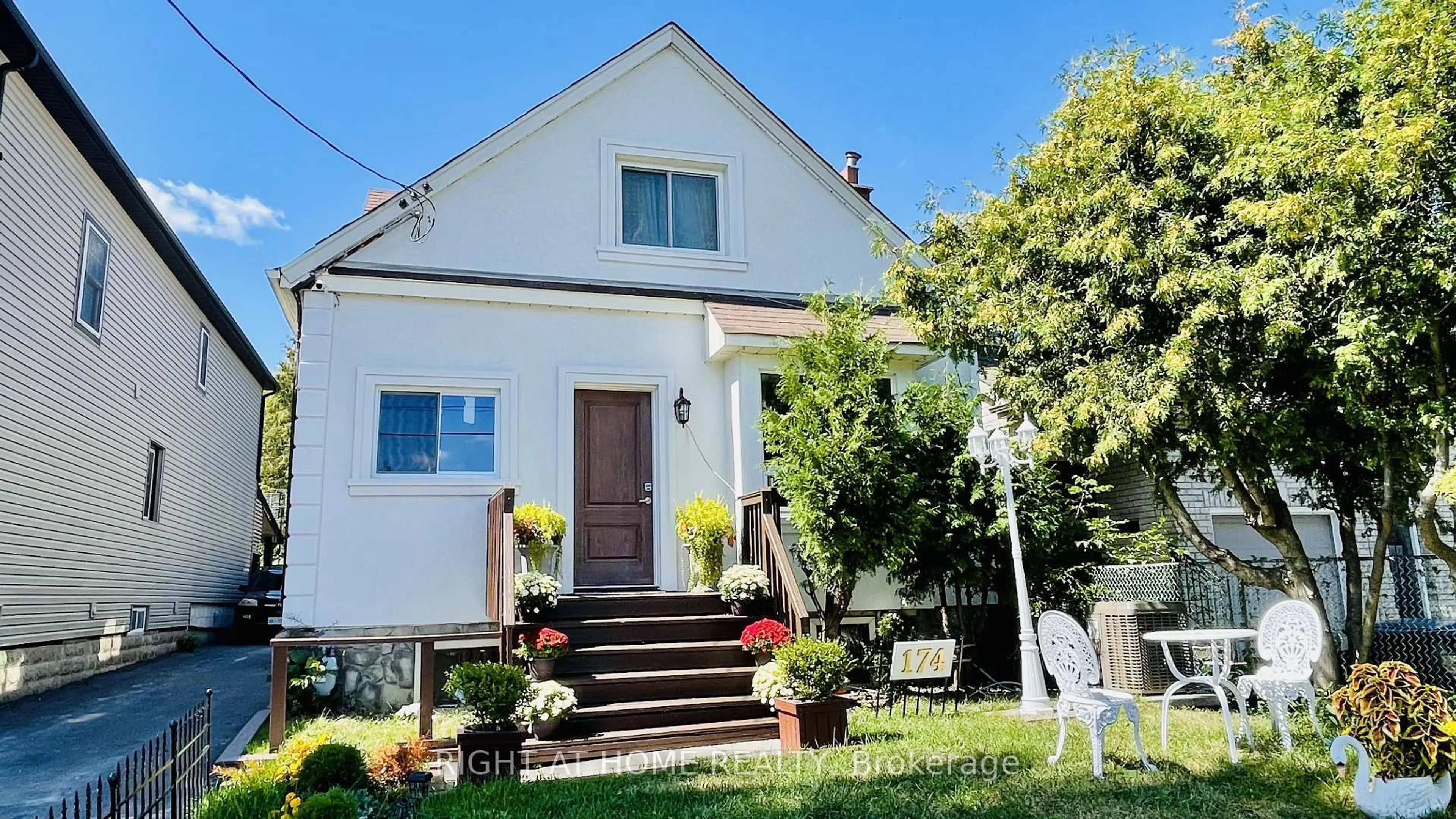 Unknown for 174 Aylesworth Ave, Toronto Ontario M1N 2J6