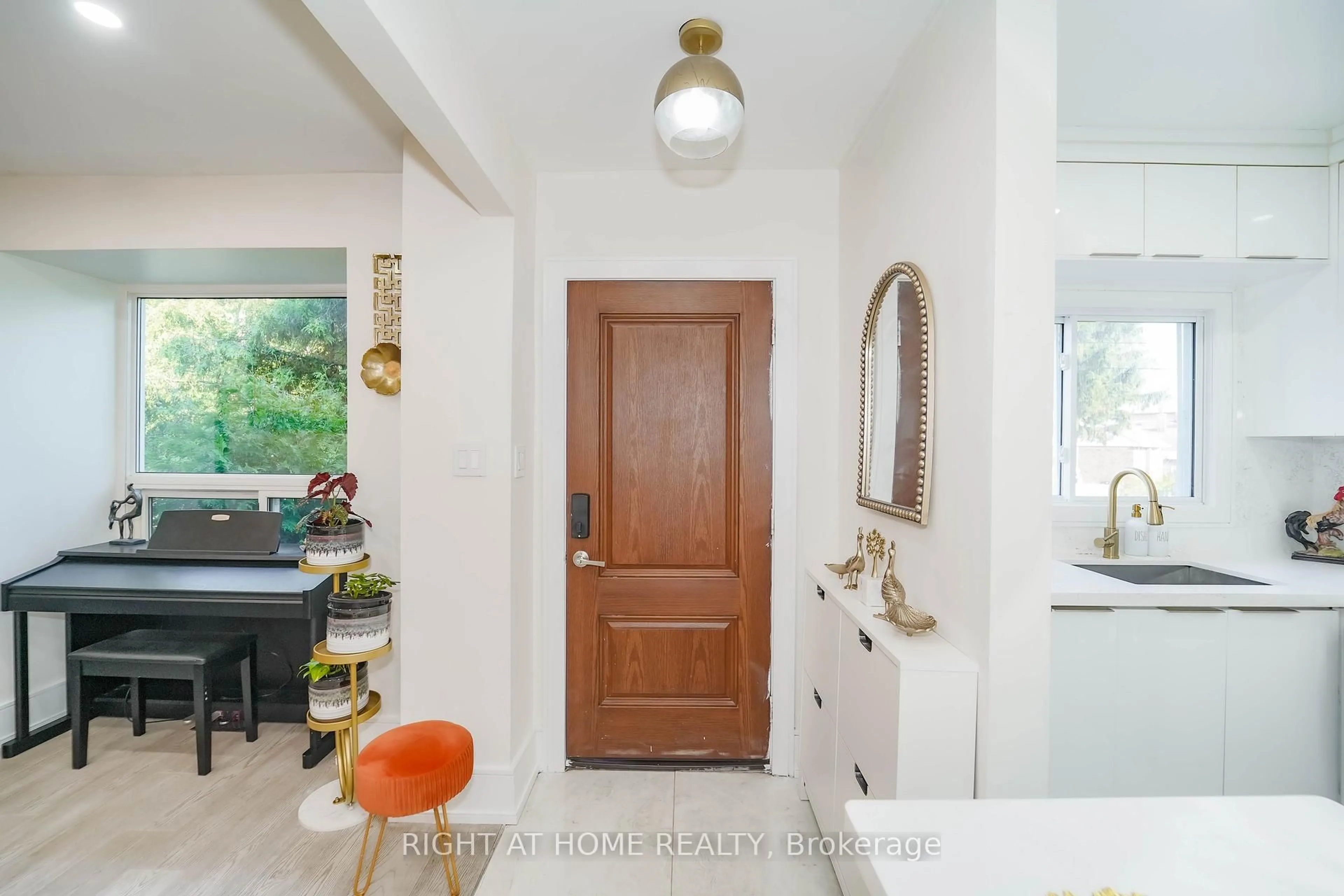 Indoor entryway for 174 Aylesworth Ave, Toronto Ontario M1N 2J6
