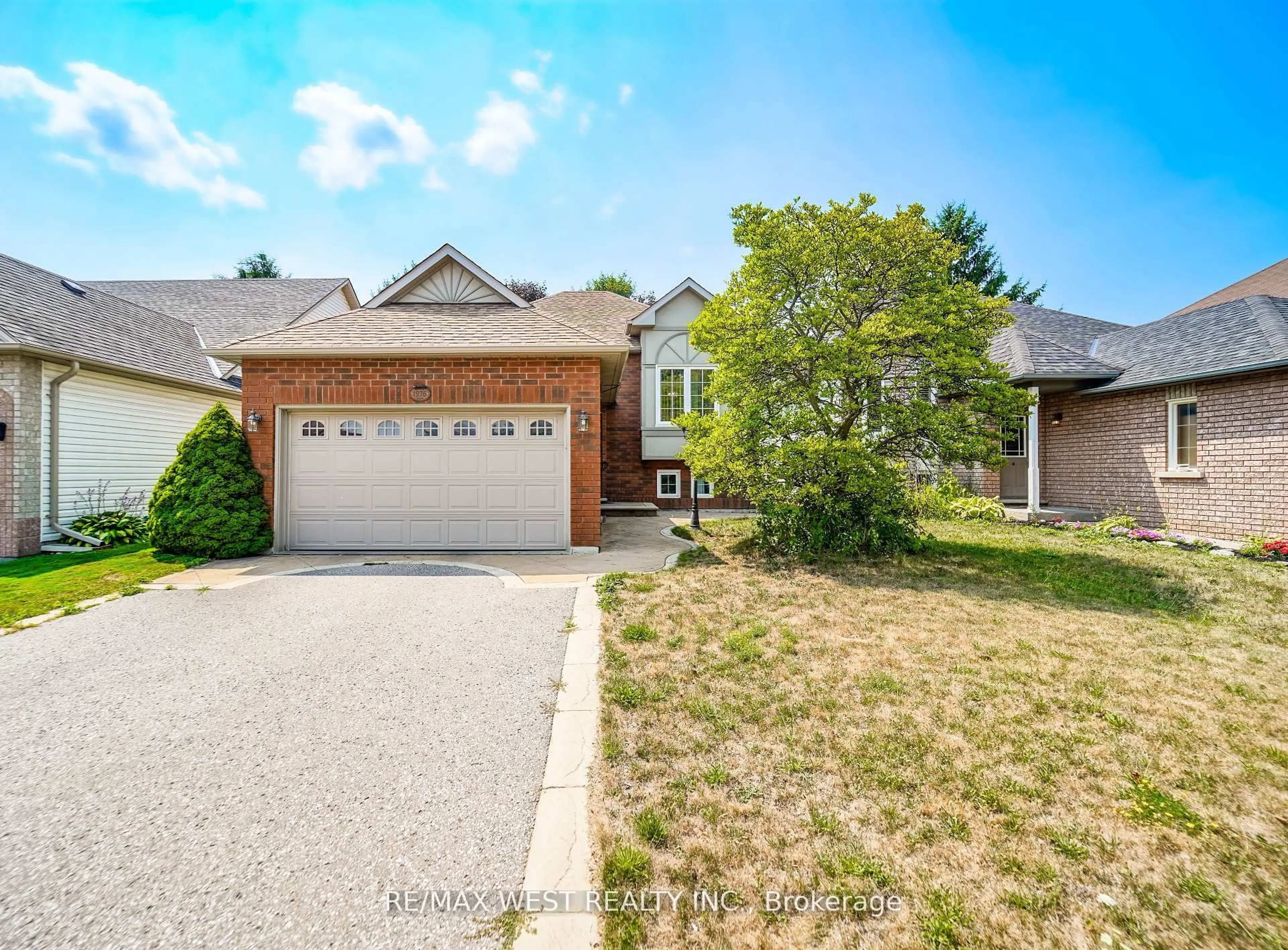 Home with brick exterior material, street for 1976 Edenwood Dr, Oshawa Ontario L1G 7Y1