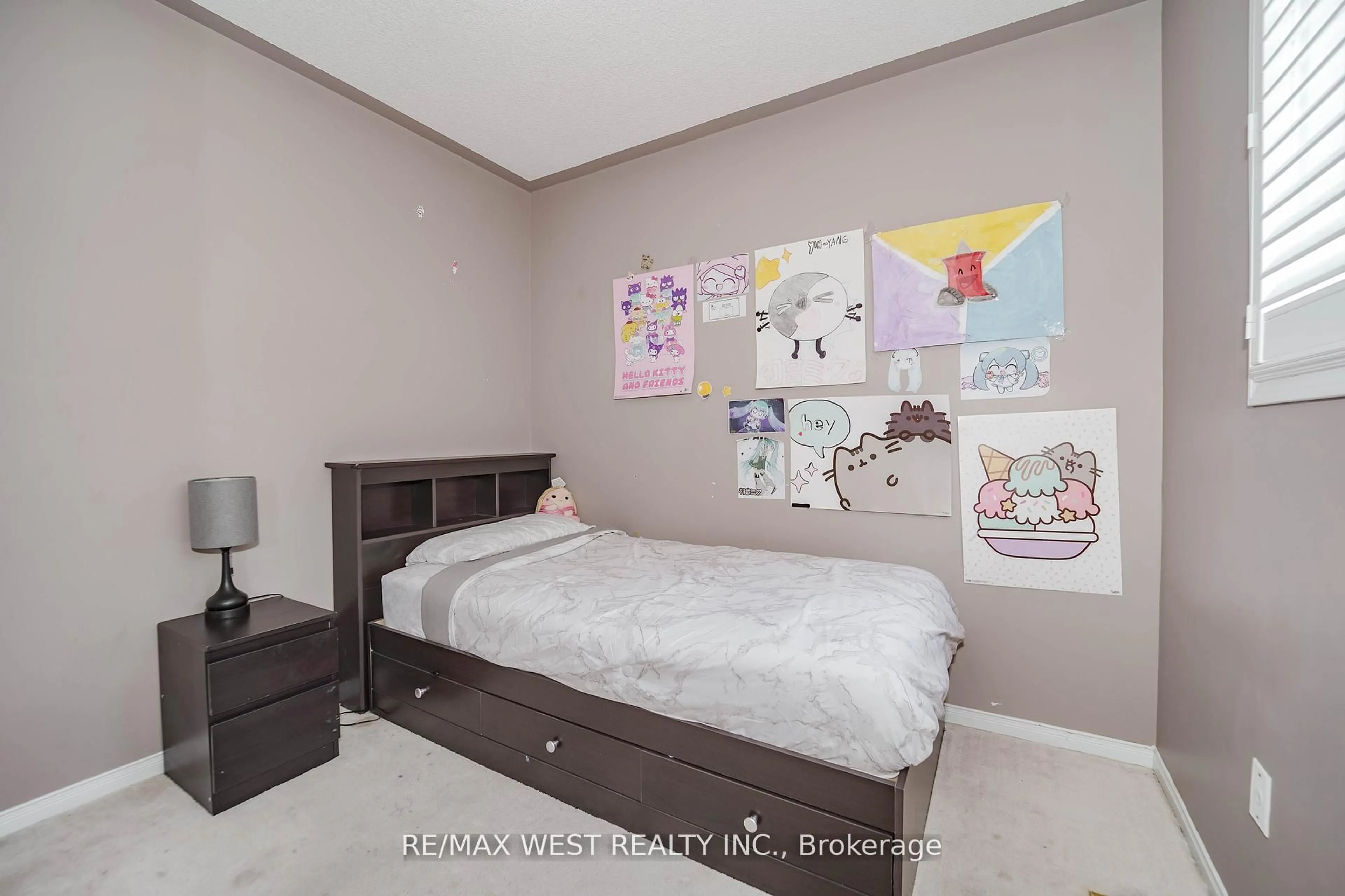 Bedroom with bed, unknown for 1976 Edenwood Dr, Oshawa Ontario L1G 7Y1