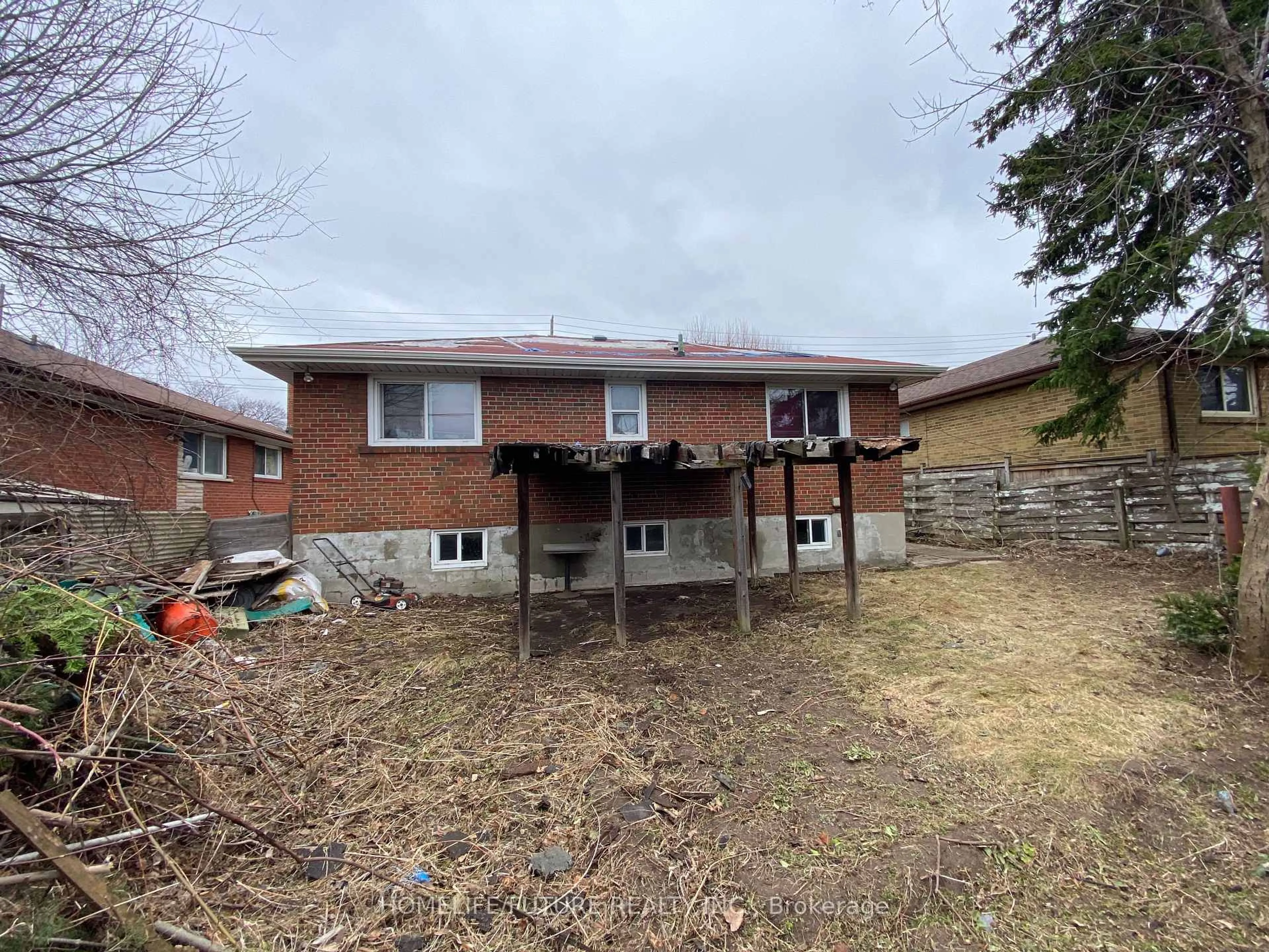 A pic from outside/outdoor area/front of a property/back of a property/a pic from drone, building for 1206 Brimley Rd, Toronto Ontario M1P 3G4