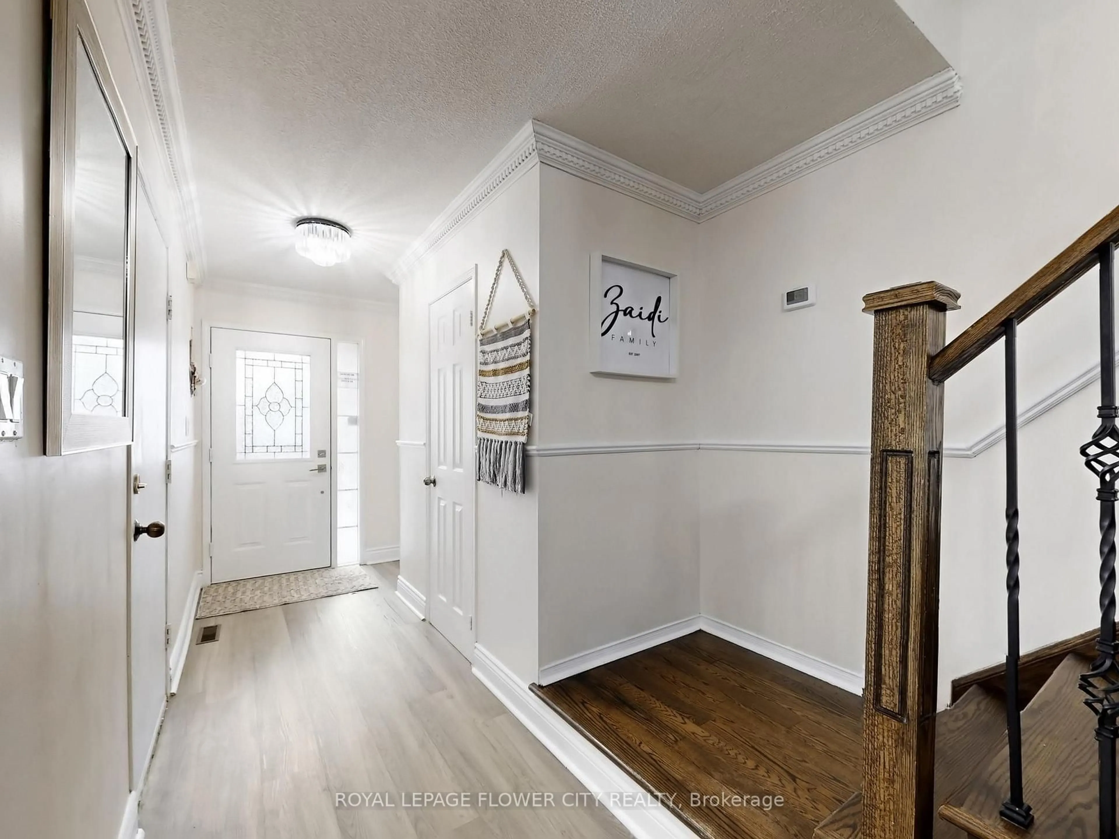 Indoor entryway for 29 Glenmore Dr, Whitby Ontario L1N 9J3