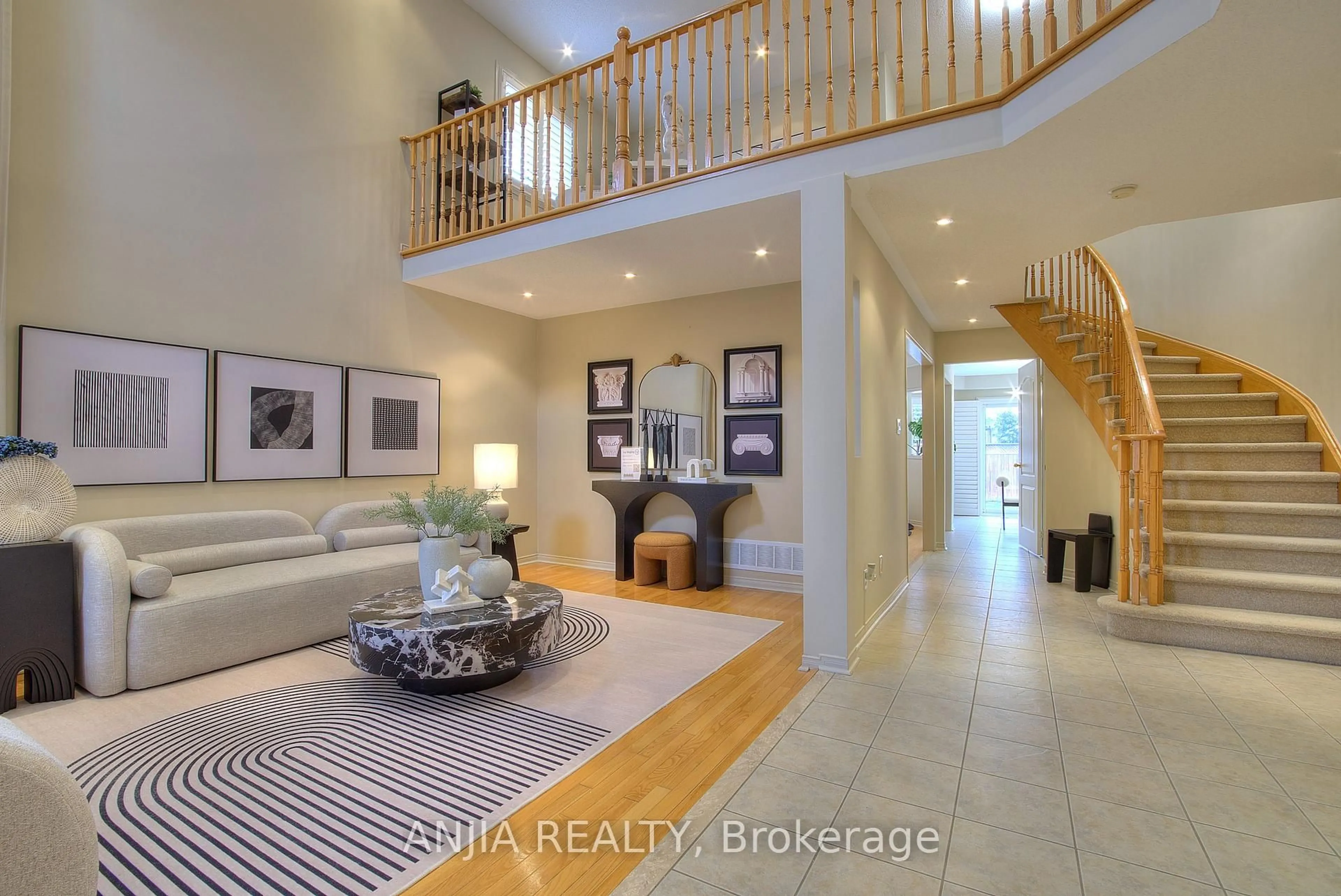 Indoor entryway for 8 Twin Streams Rd, Whitby Ontario L1P 1P1