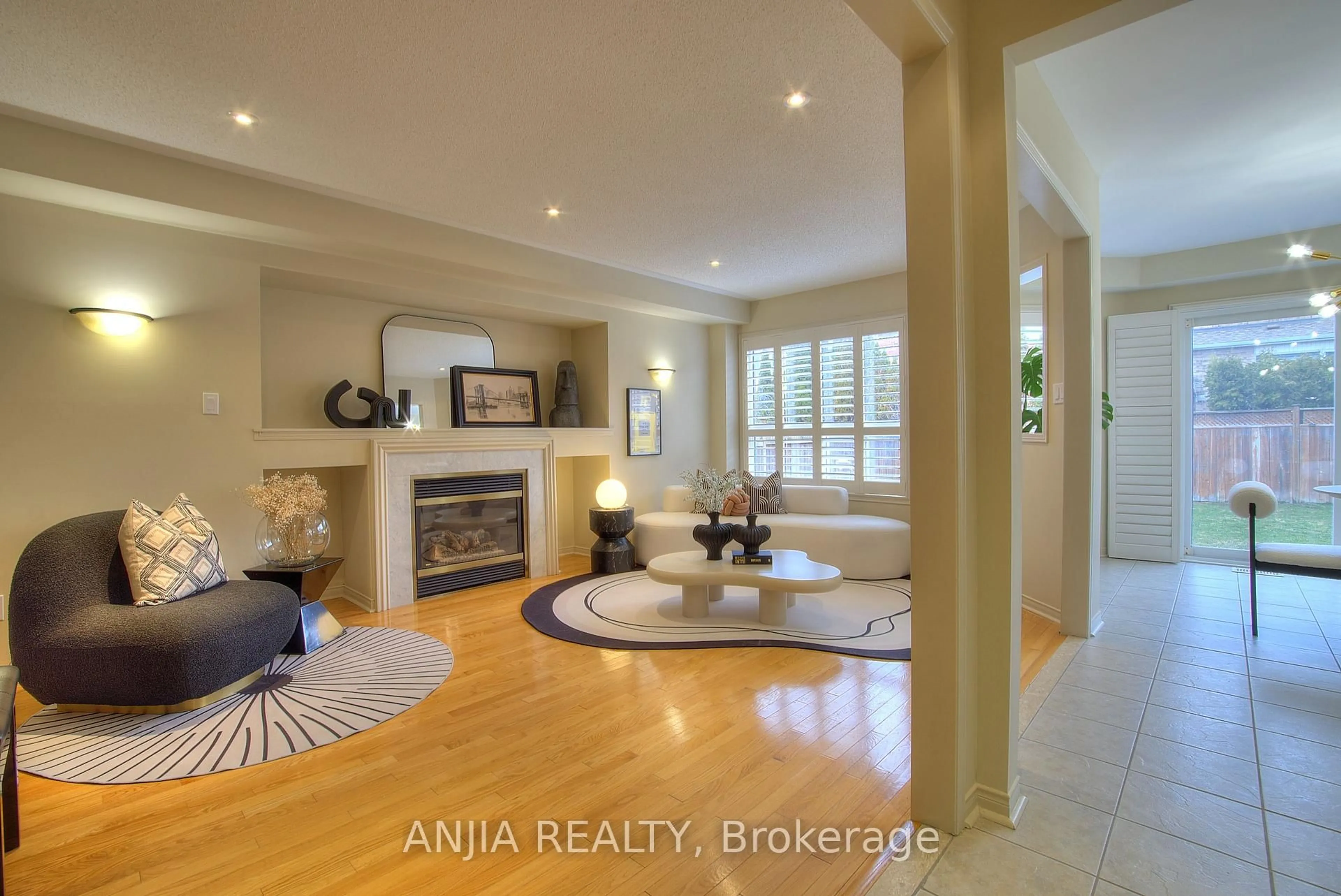 Unknown for 8 Twin Streams Rd, Whitby Ontario L1P 1P1