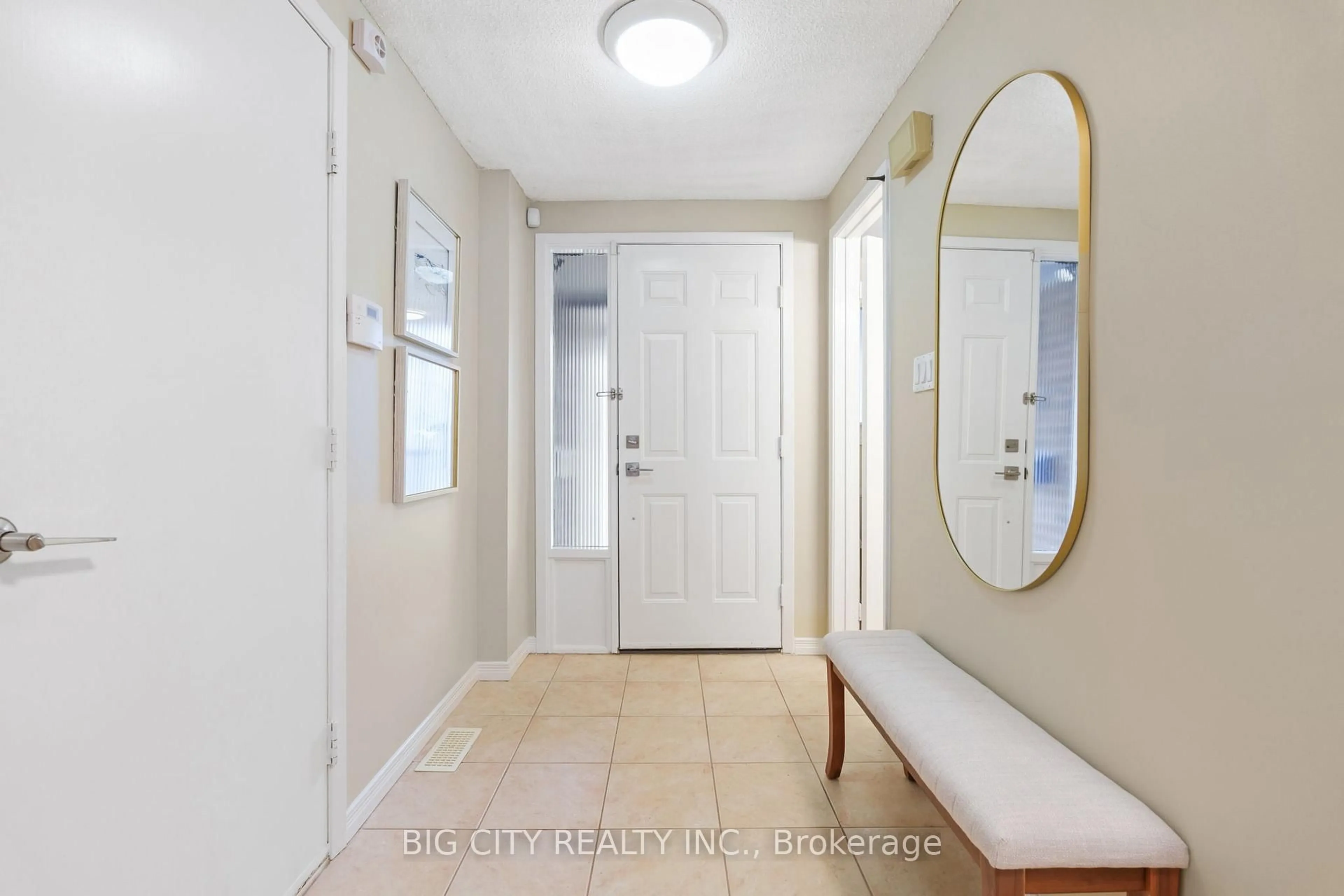 Indoor entryway for 128 Bellefontaine St, Toronto Ontario M1S 4E6