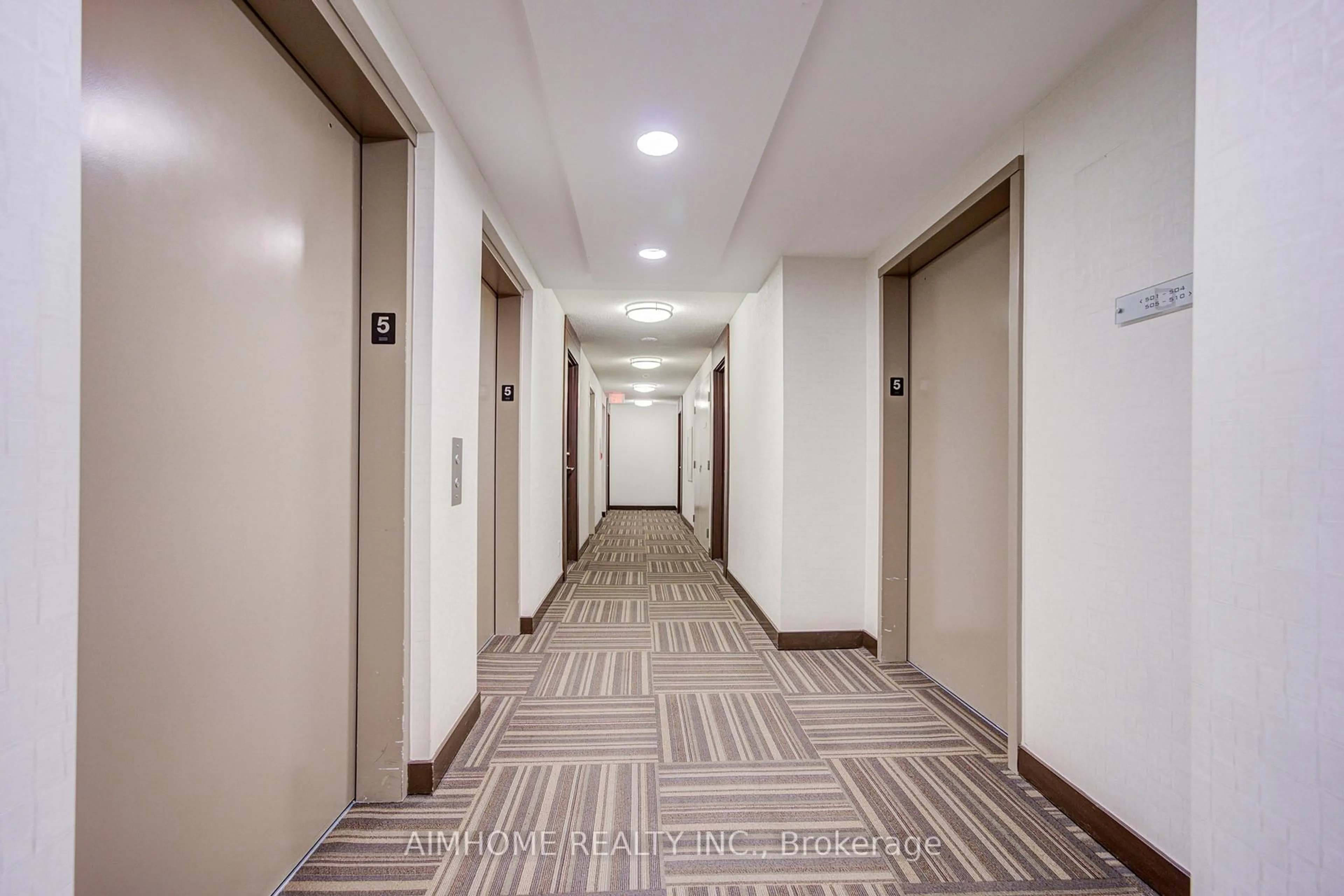 Indoor foyer for 151 Village Green Sq #506, Toronto Ontario M1S 0K5