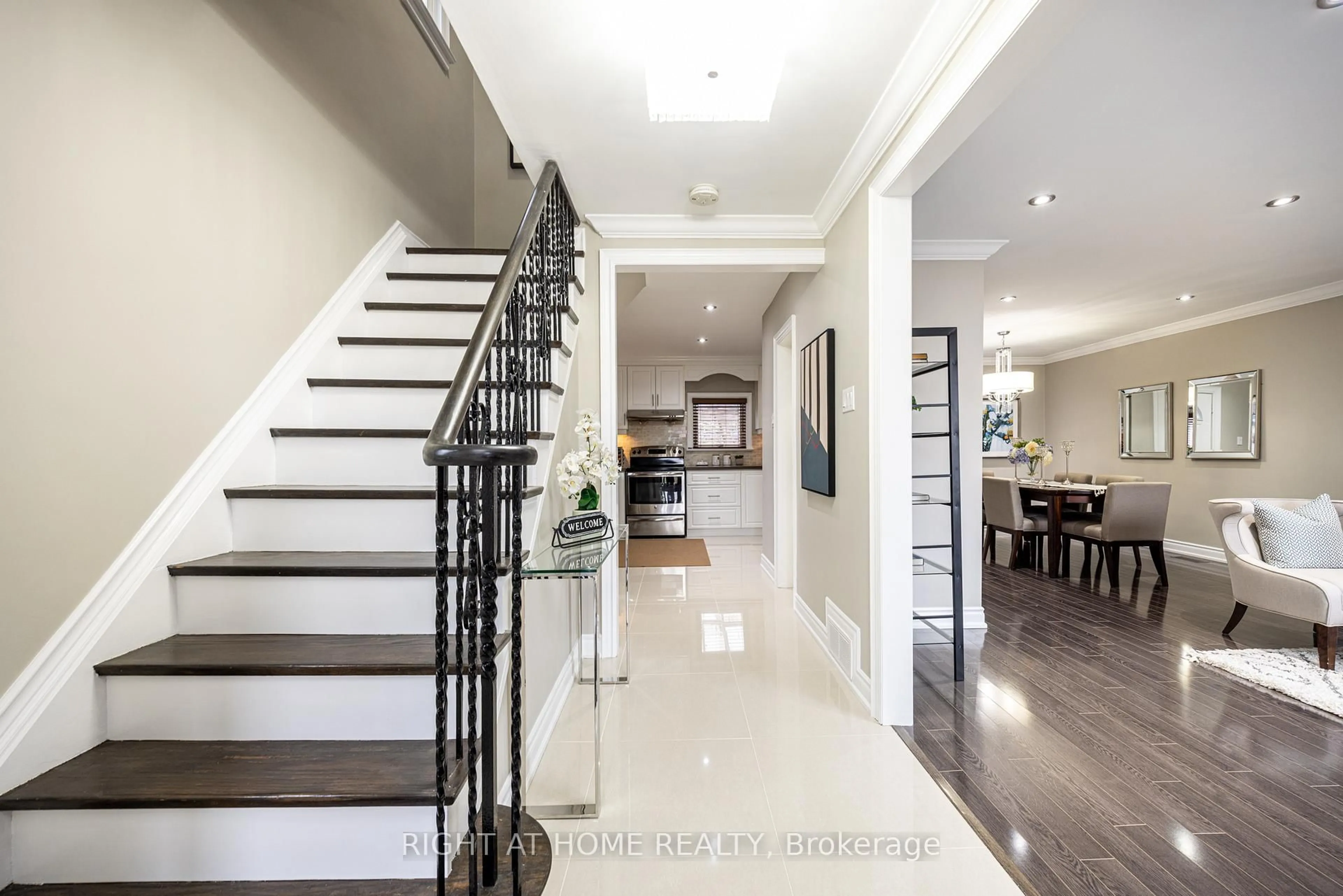 Indoor foyer for 32 Rosemount Dr, Toronto Ontario M1K 2W9