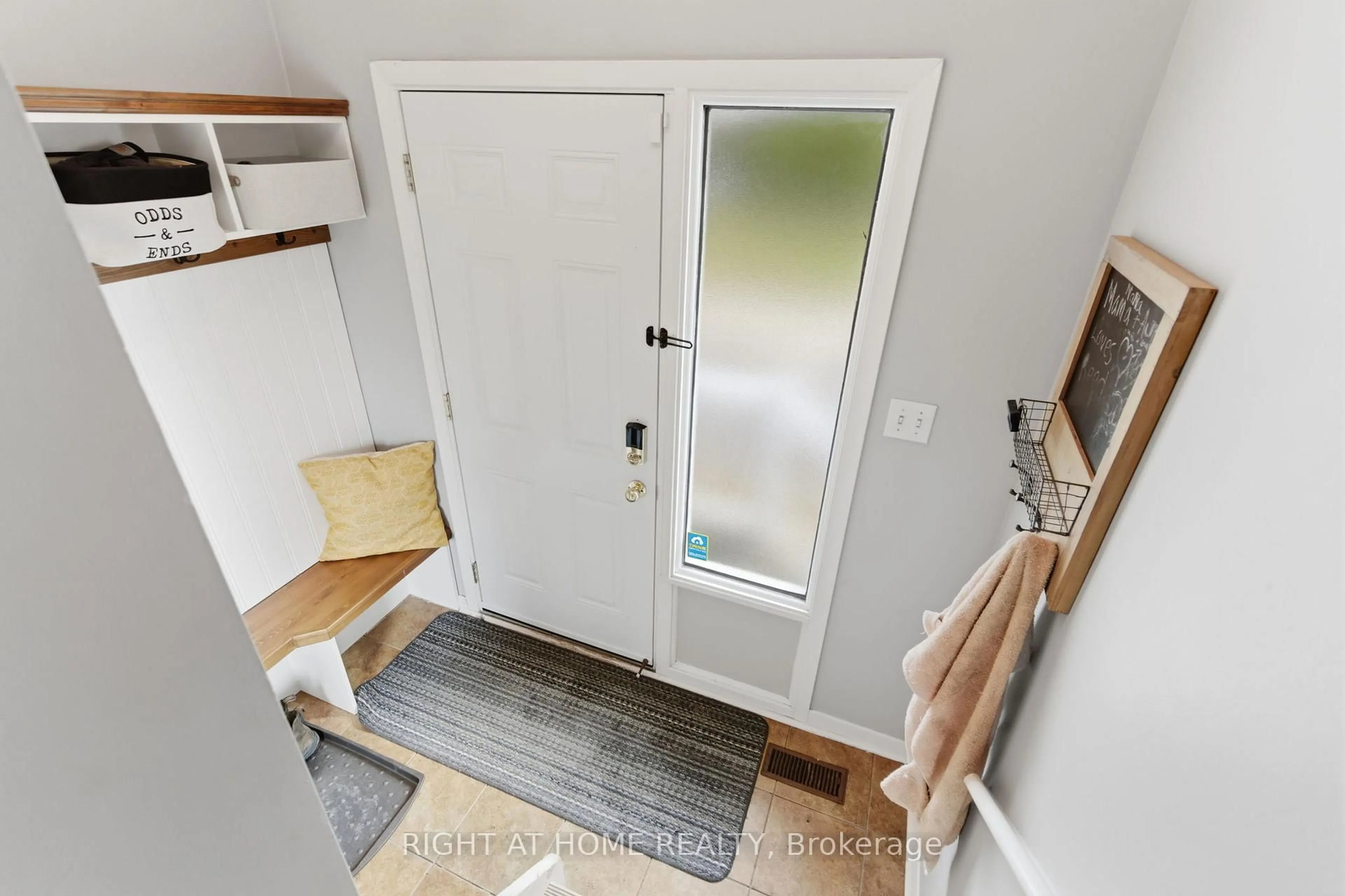 Indoor entryway for 303 Garden St #12, Whitby Ontario L1N 3W3
