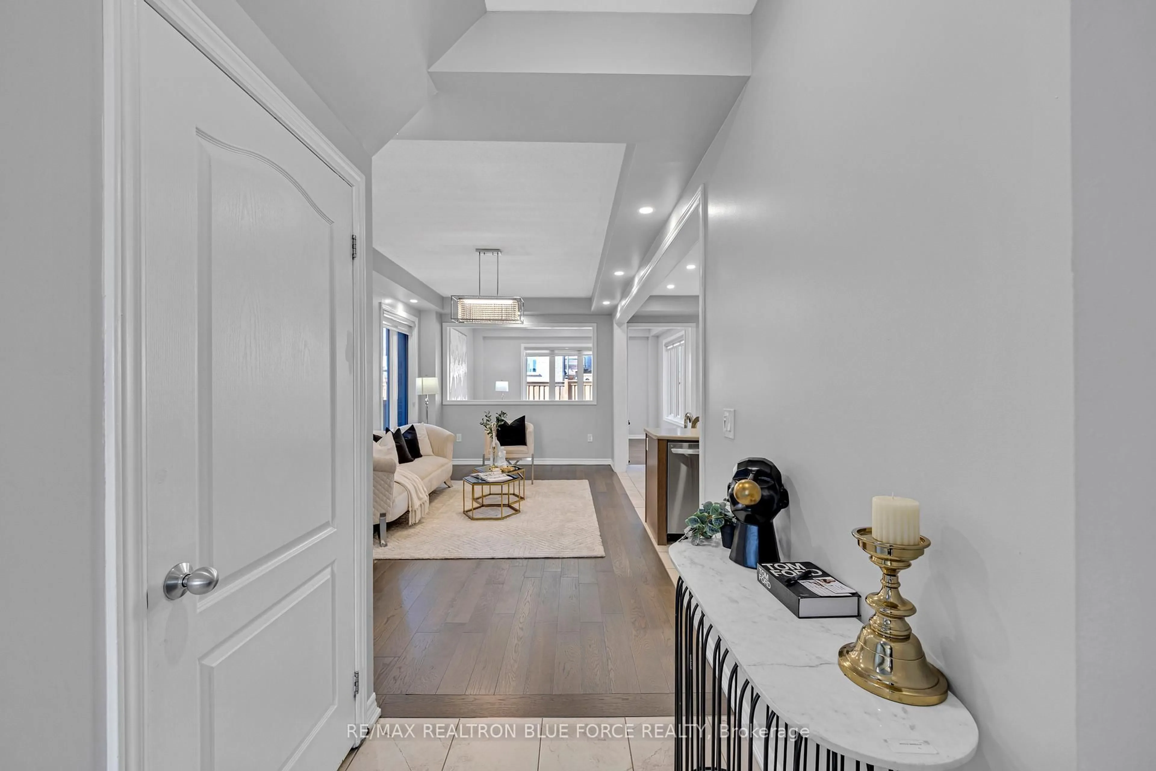 Indoor entryway for 1231 Graham Clapp Ave, Oshawa Ontario L1H 8L7