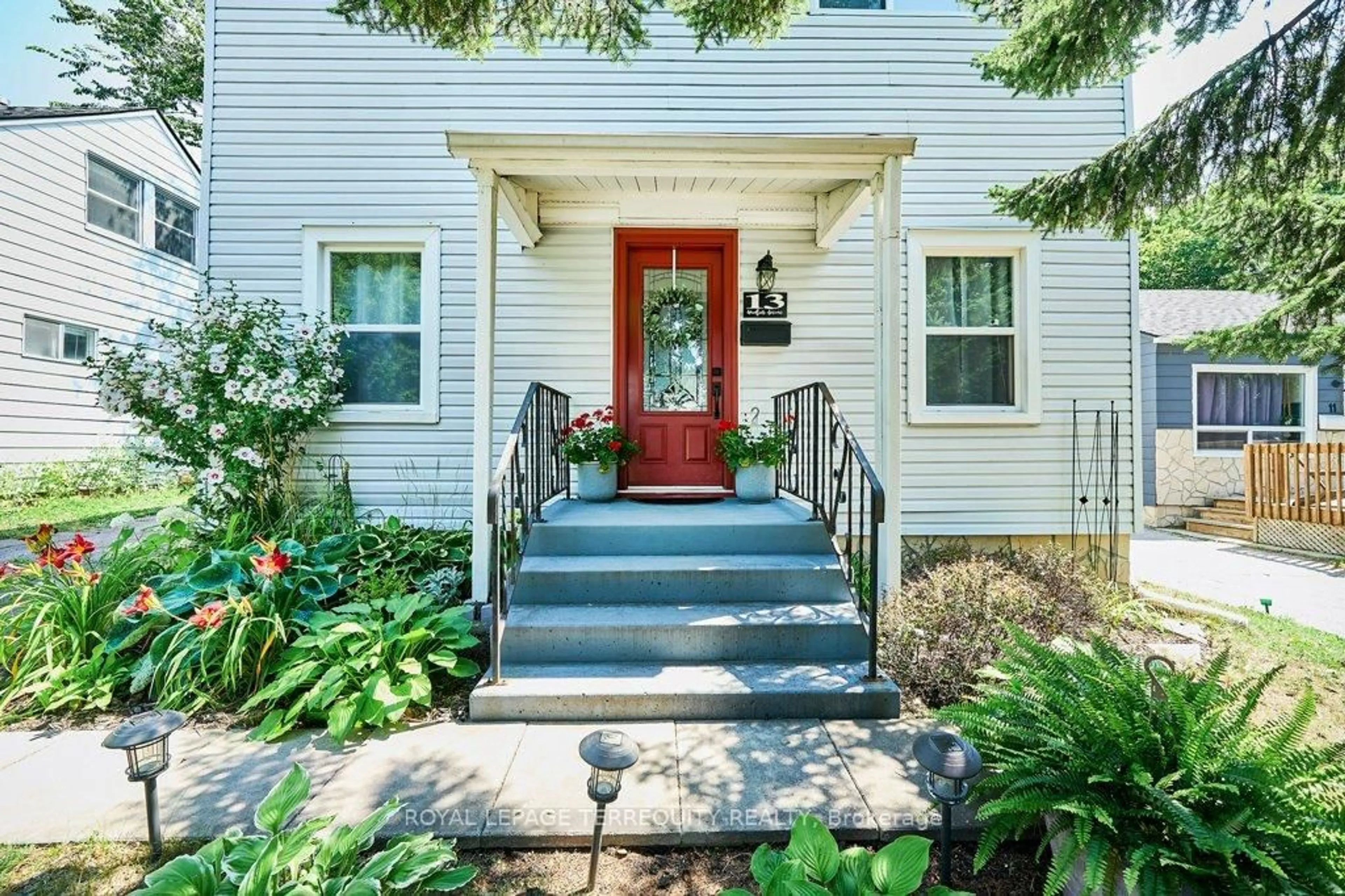 Indoor entryway for 13 Windsor Ave, Ajax Ontario L1S 2A8