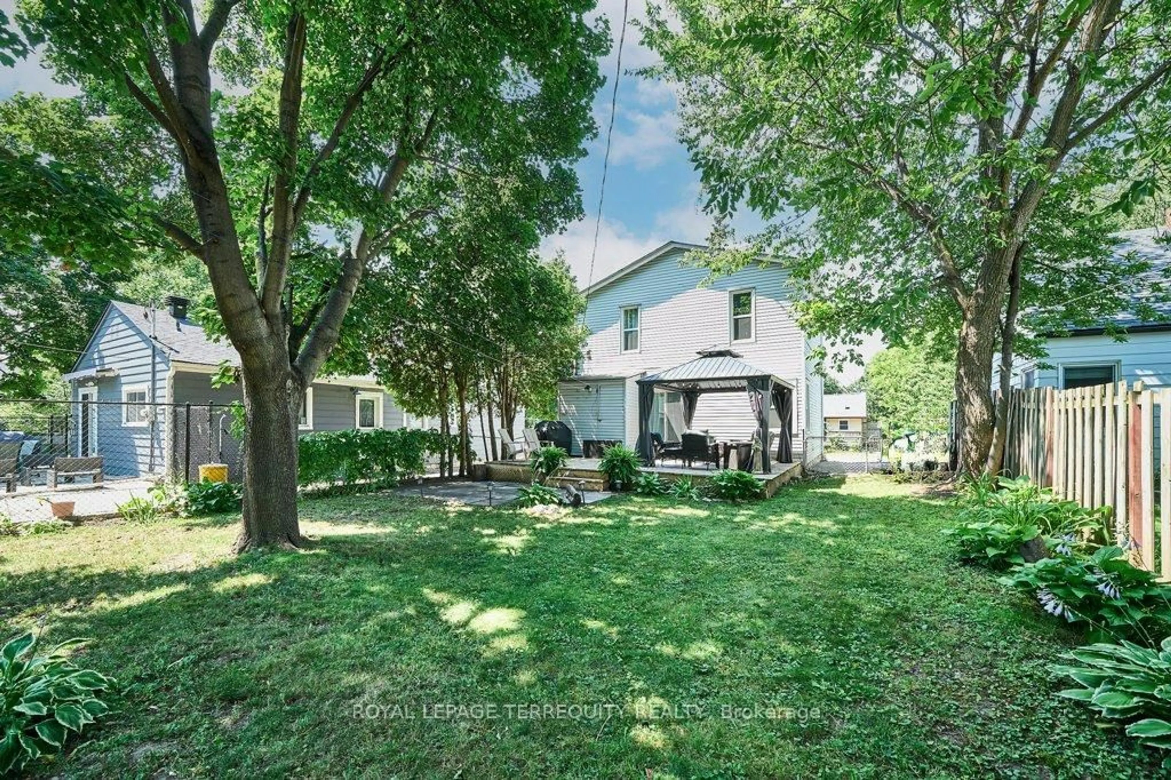 A pic from outside/outdoor area/front of a property/back of a property/a pic from drone, street for 13 Windsor Ave, Ajax Ontario L1S 2A8