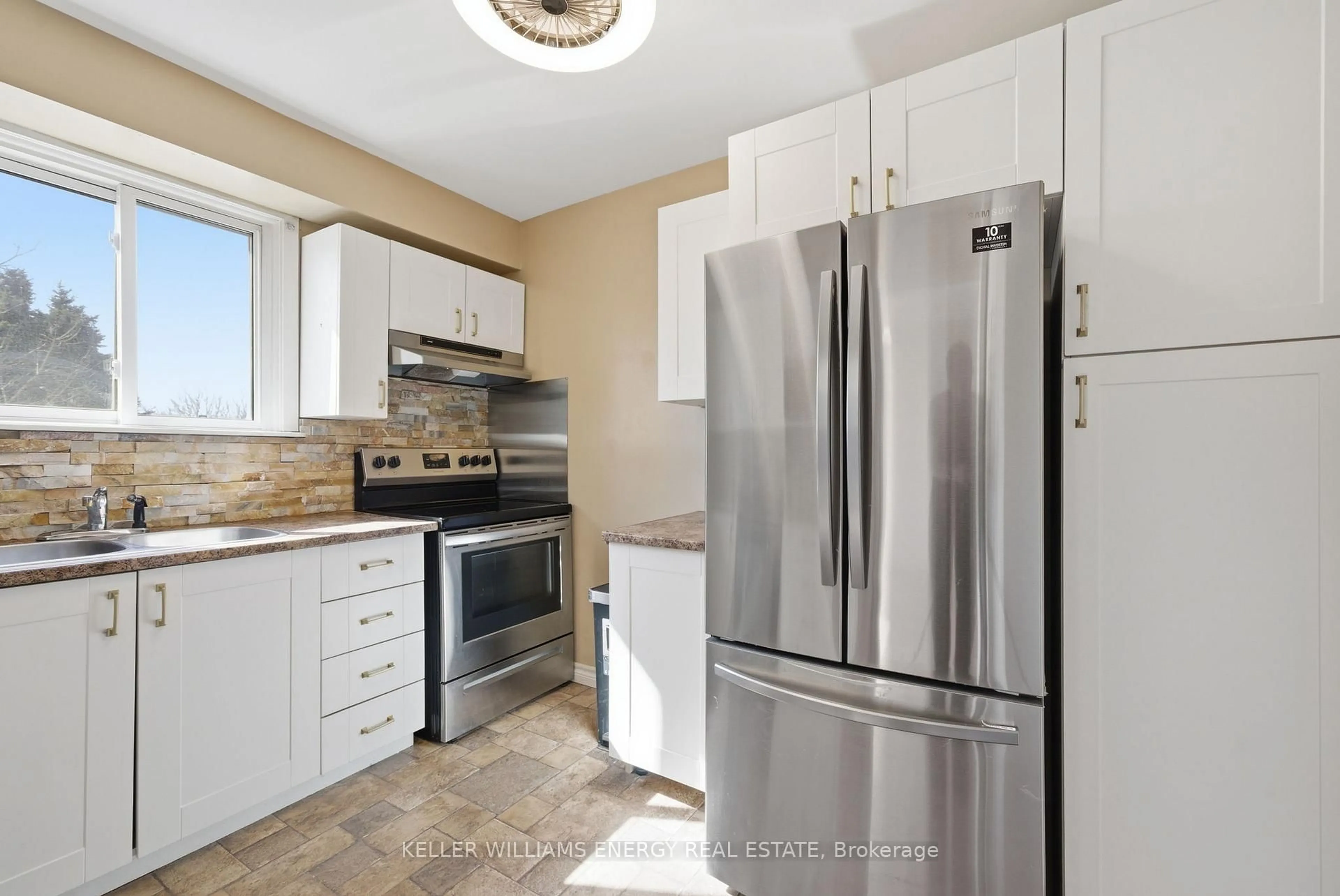 Standard kitchen, unknown for 428 Lesabre St, Oshawa Ontario L1K 1E4