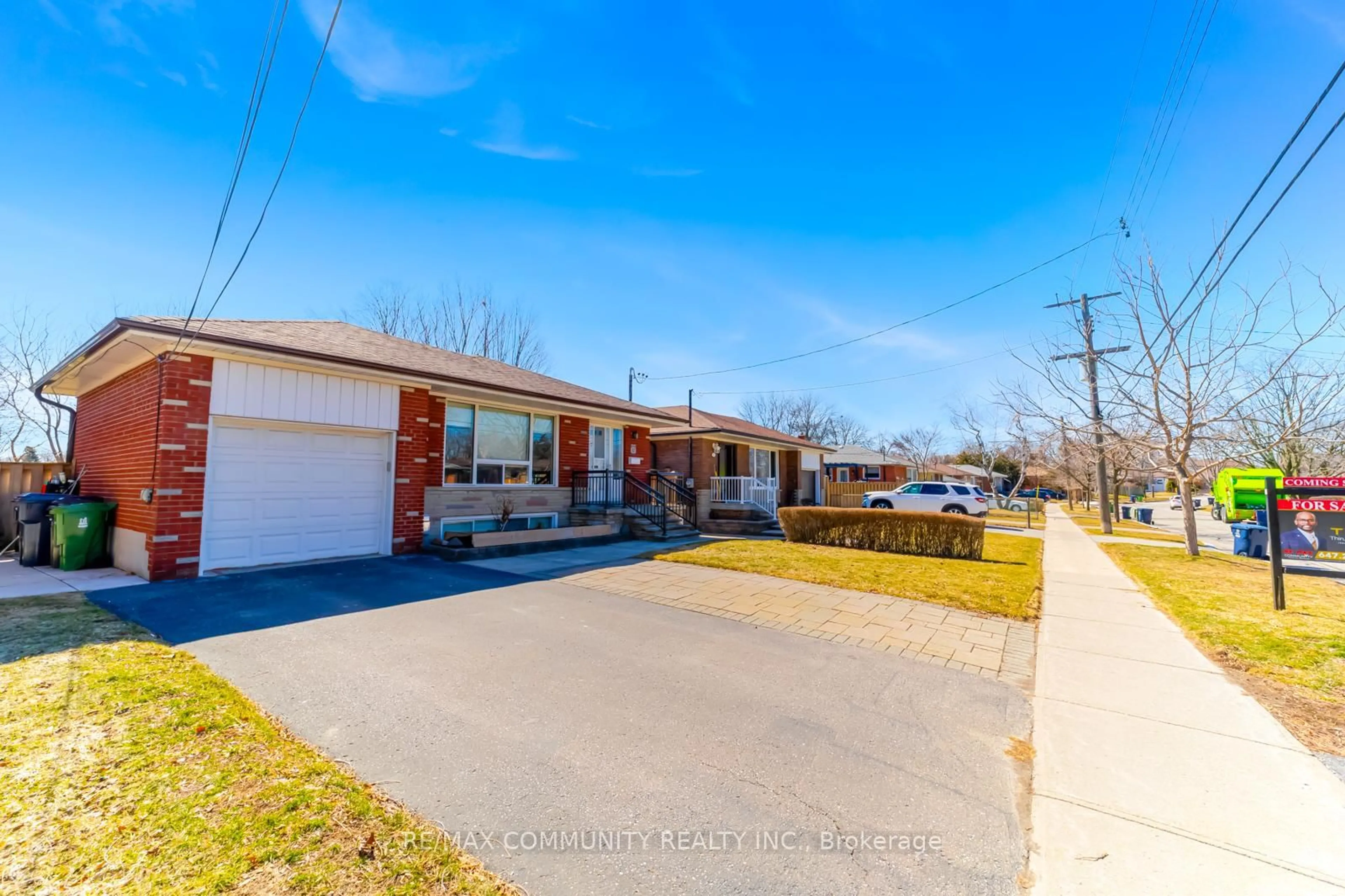 A pic from outside/outdoor area/front of a property/back of a property/a pic from drone, street for 17 Madrid St, Toronto Ontario M1P 4L7