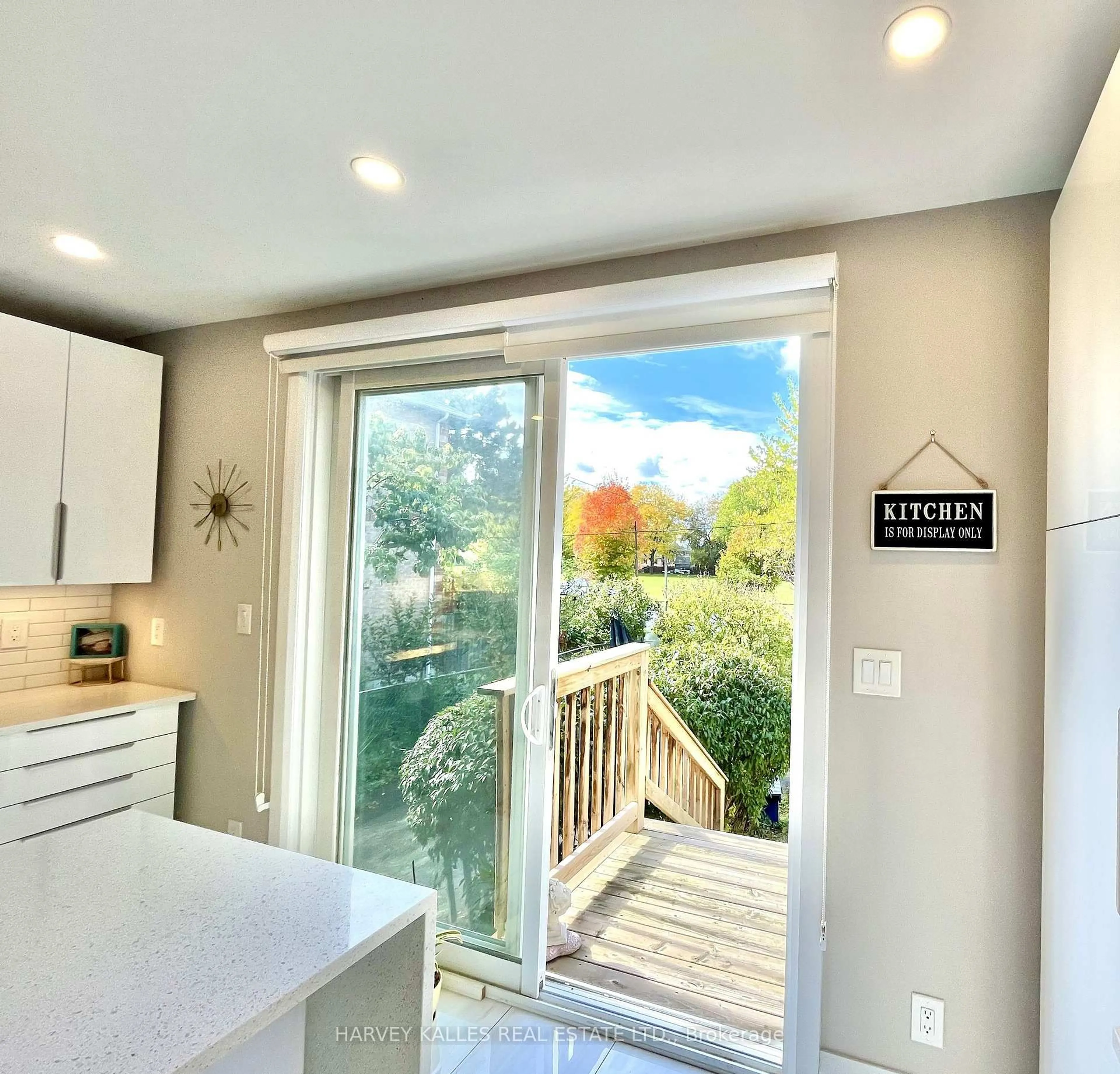 Open concept kitchen, unknown for 26 Leyton Ave, Toronto Ontario M1L 3T4