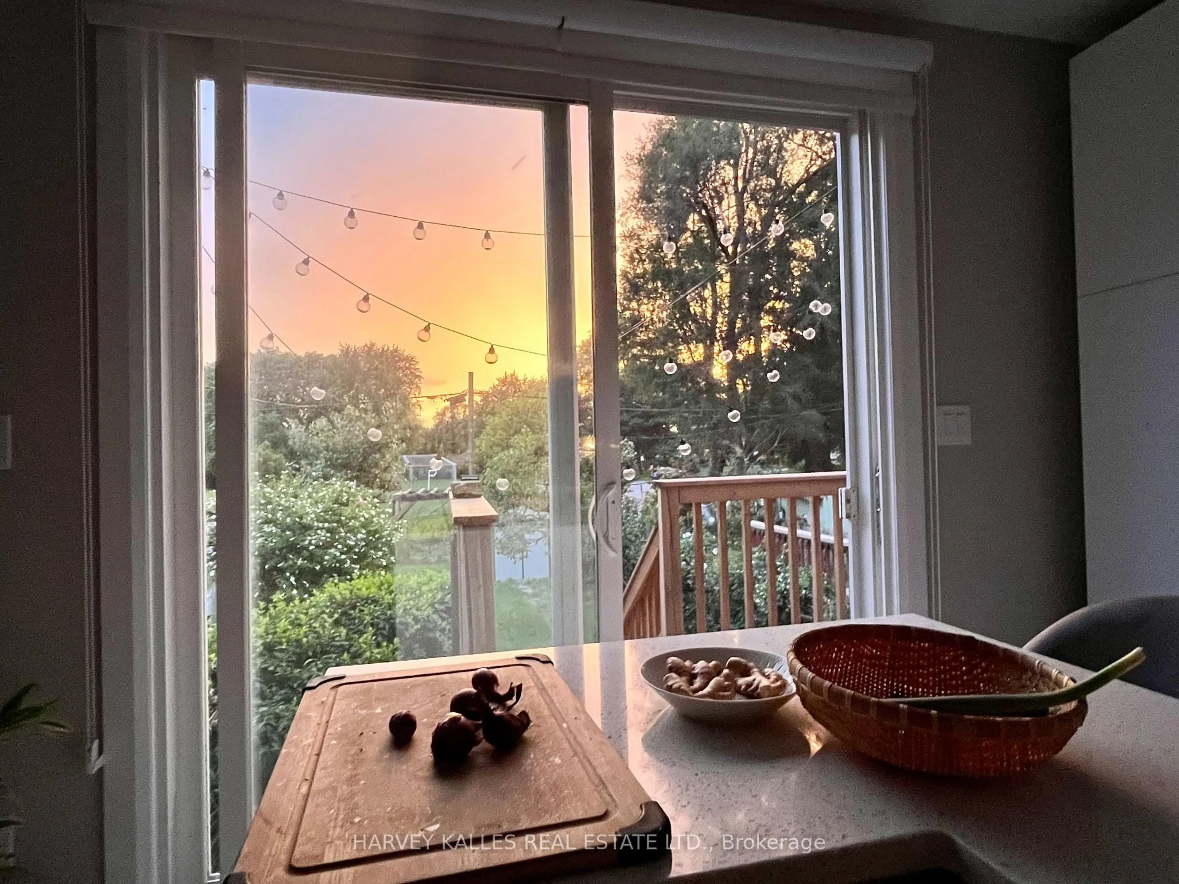 Unknown for 26 Leyton Ave, Toronto Ontario M1L 3T4