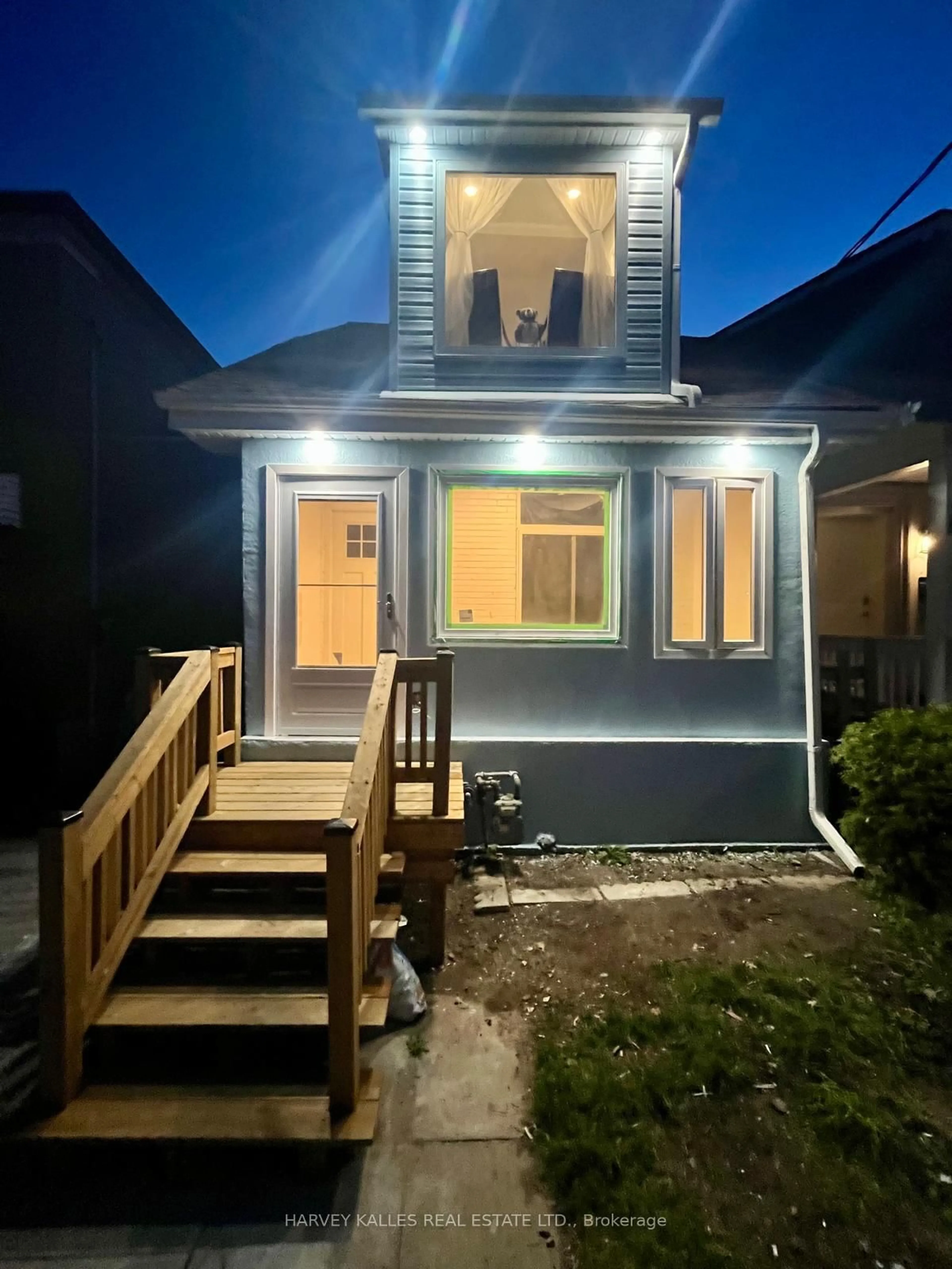 Unknown for 26 Leyton Ave, Toronto Ontario M1L 3T4