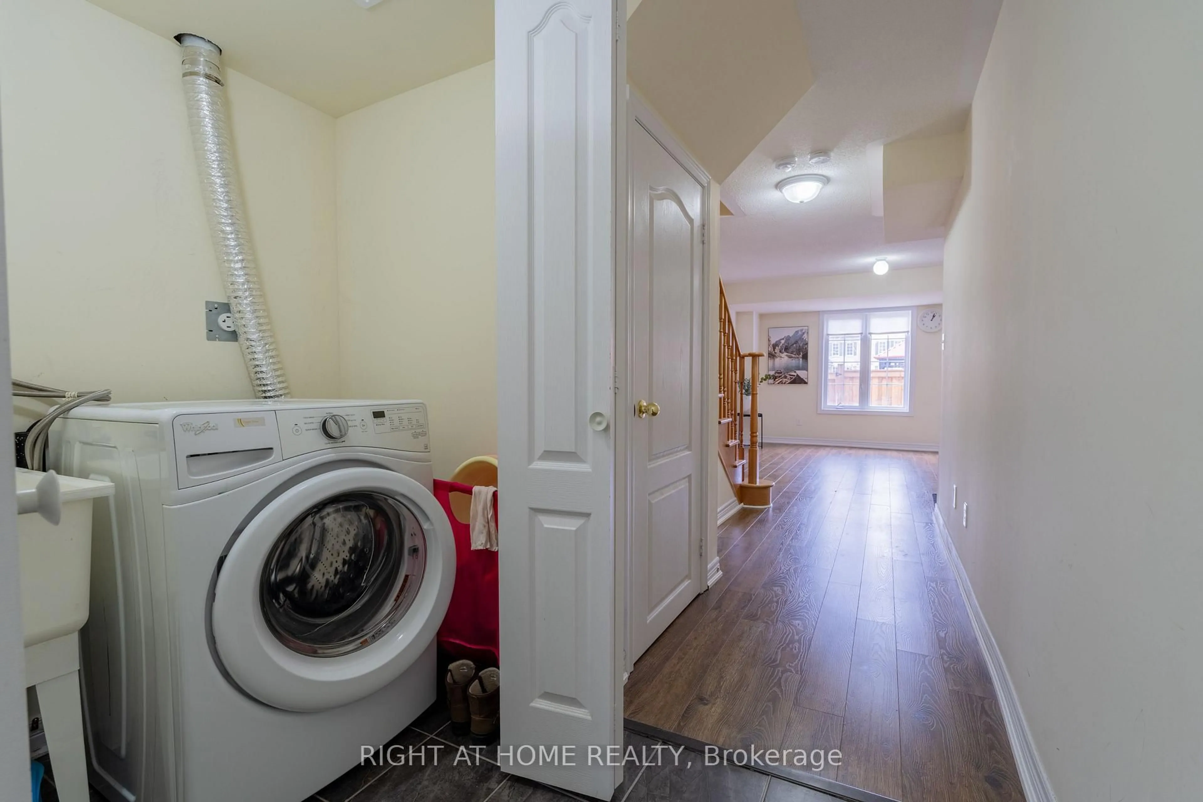 Laundry room for 1518 Shepway Mews, Pickering Ontario L1X 0C7