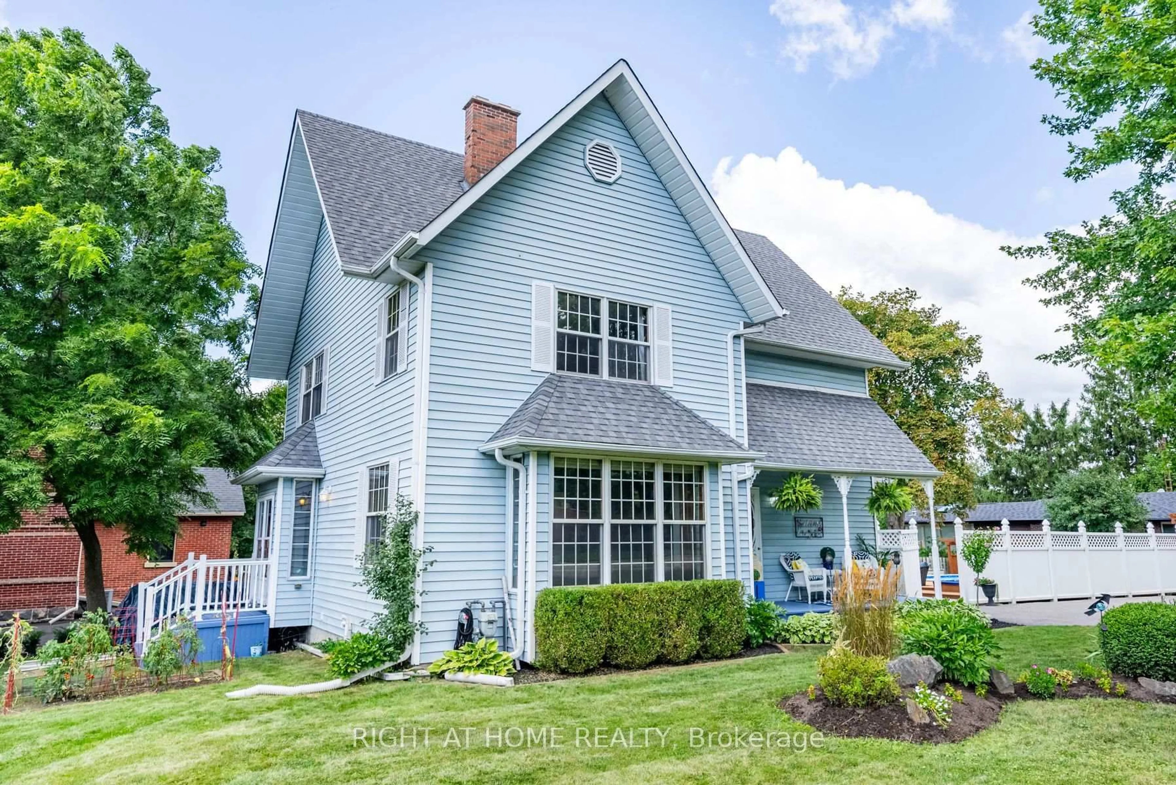 Home with vinyl exterior material, street for 700 Myrtle Rd, Whitby Ontario L0B 1A0