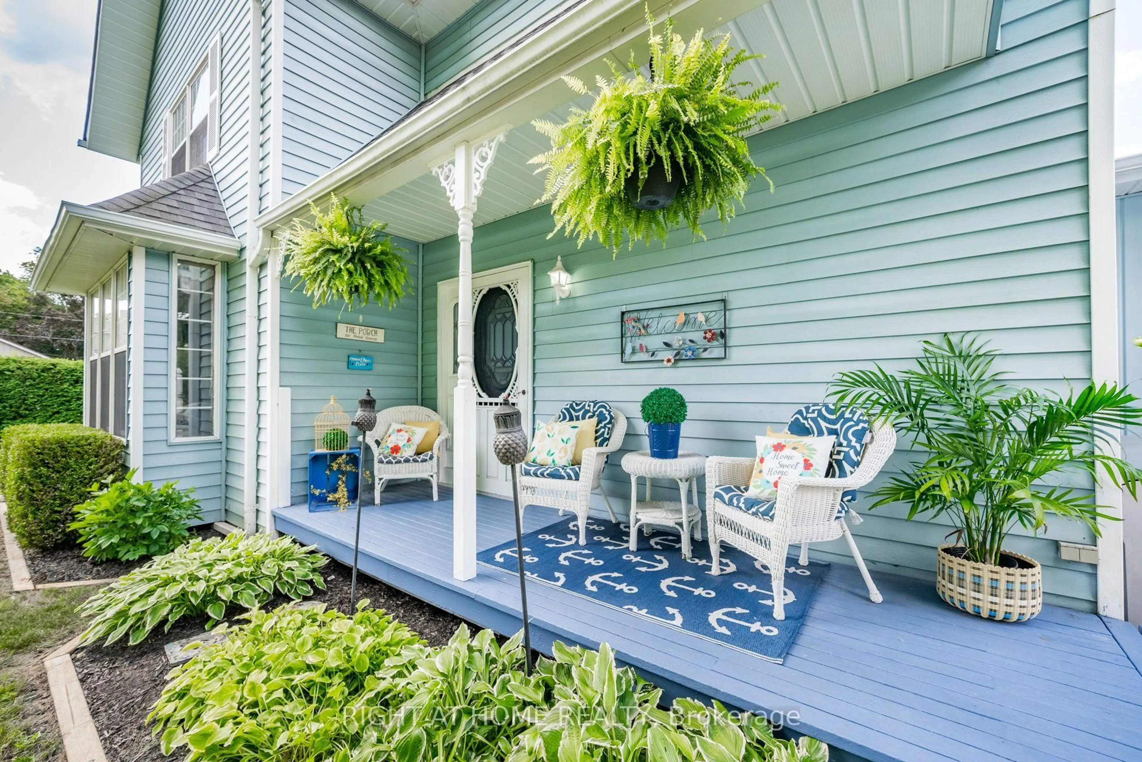 Patio, street for 700 Myrtle Rd, Whitby Ontario L0B 1A0