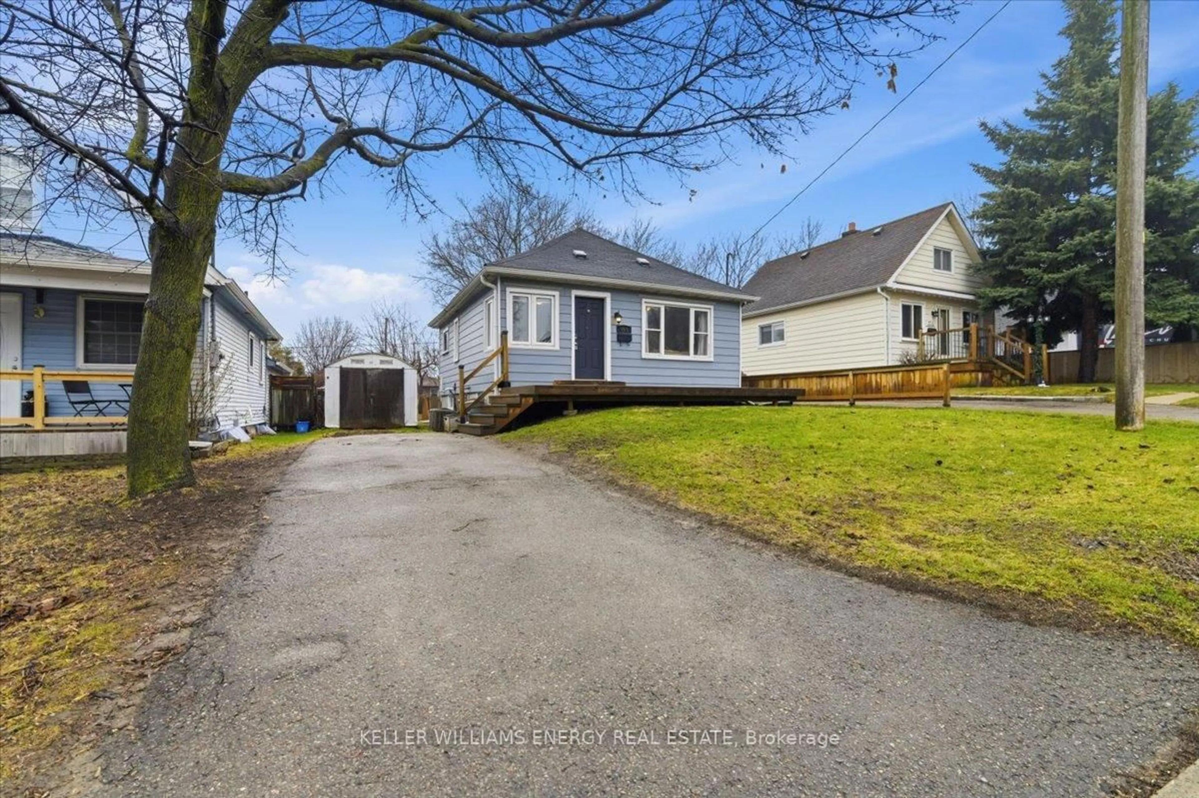 A pic from outside/outdoor area/front of a property/back of a property/a pic from drone, street for 469 Montrave Ave, Oshawa Ontario L1J 4S6