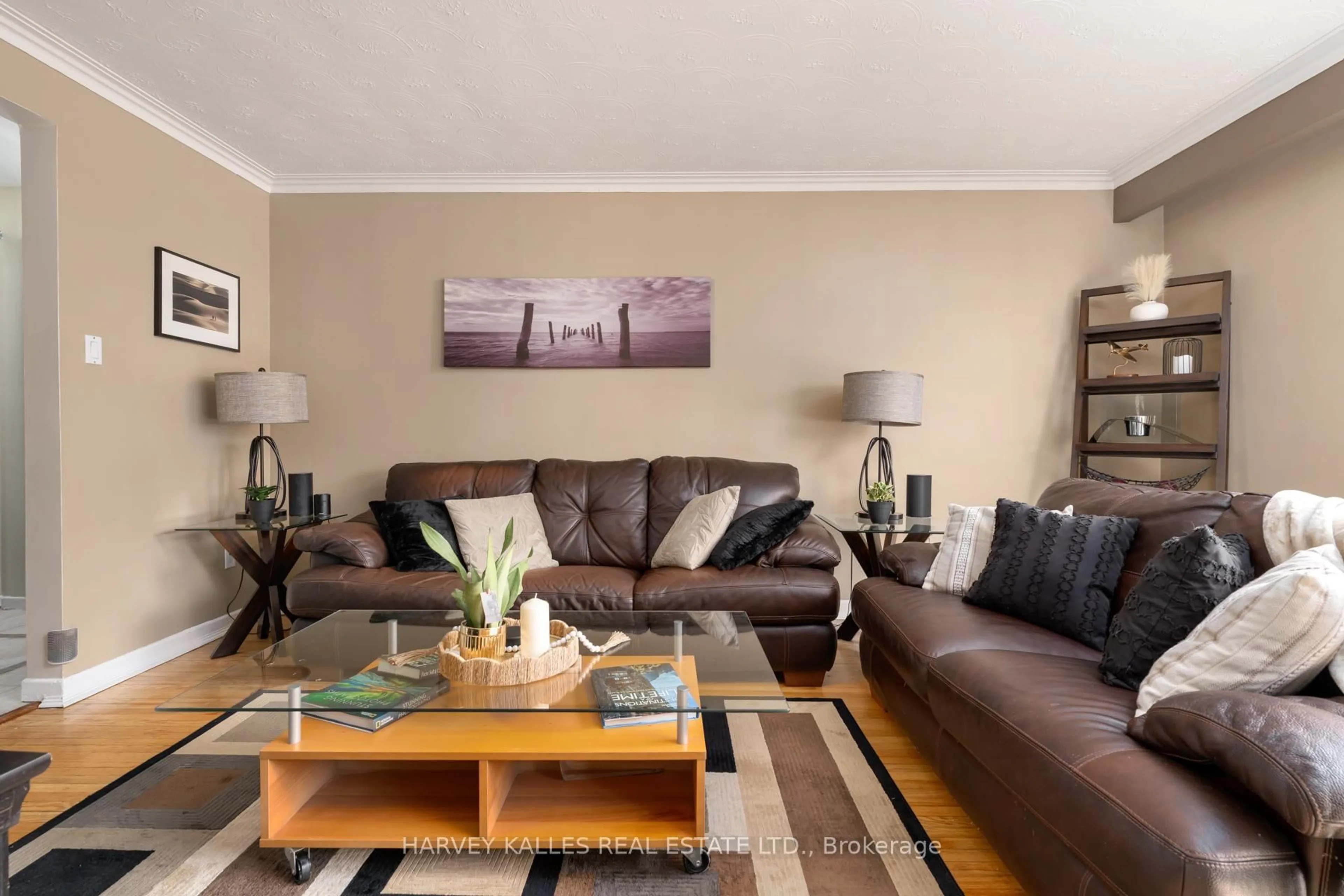 Living room with furniture, wood/laminate floor for 47 Brightside Dr, Toronto Ontario M1E 3Y8