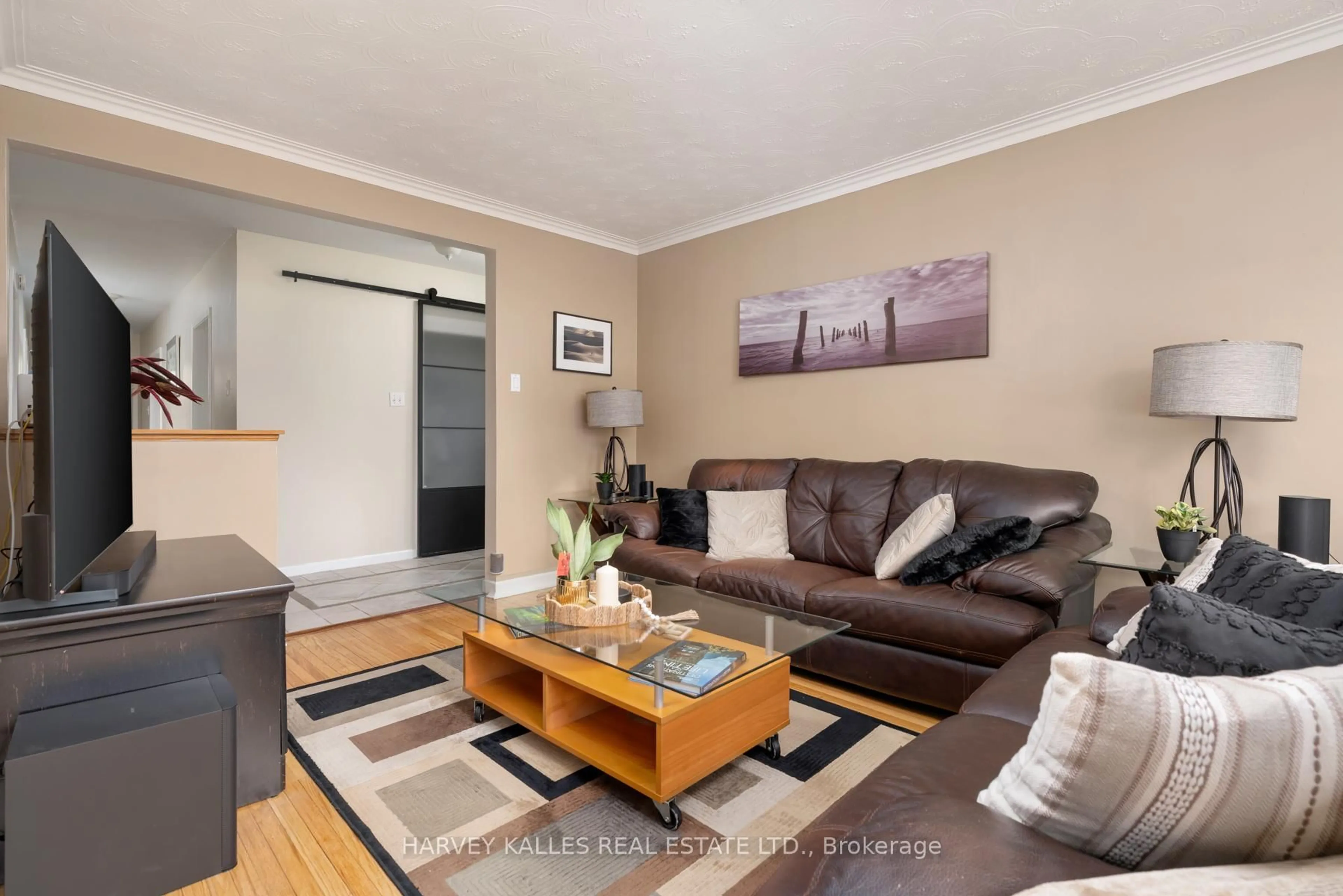 Living room with furniture, wood/laminate floor for 47 Brightside Dr, Toronto Ontario M1E 3Y8