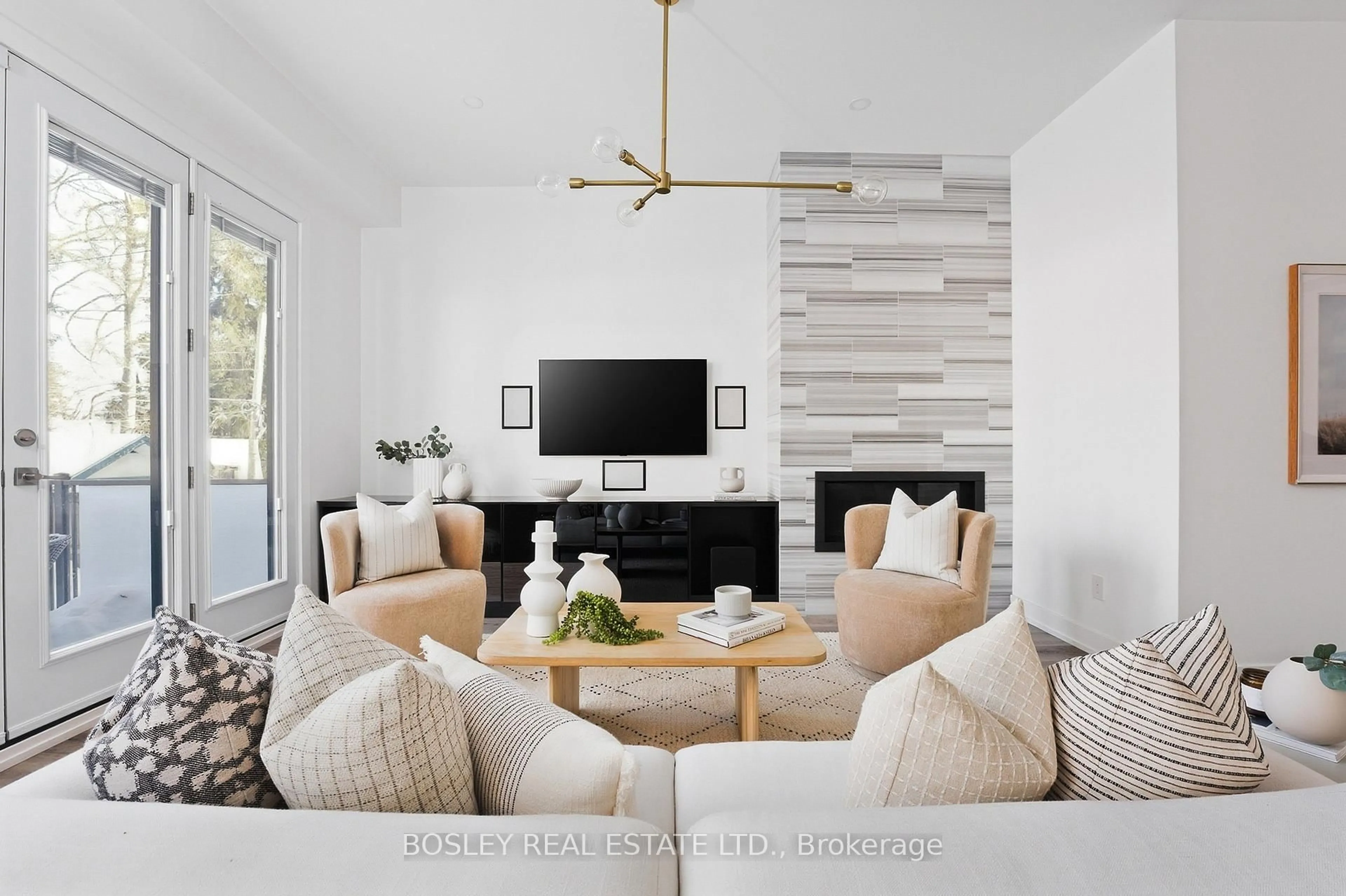 Living room with furniture, unknown for 23 White Birch Rd, Toronto Ontario M1N 3A7