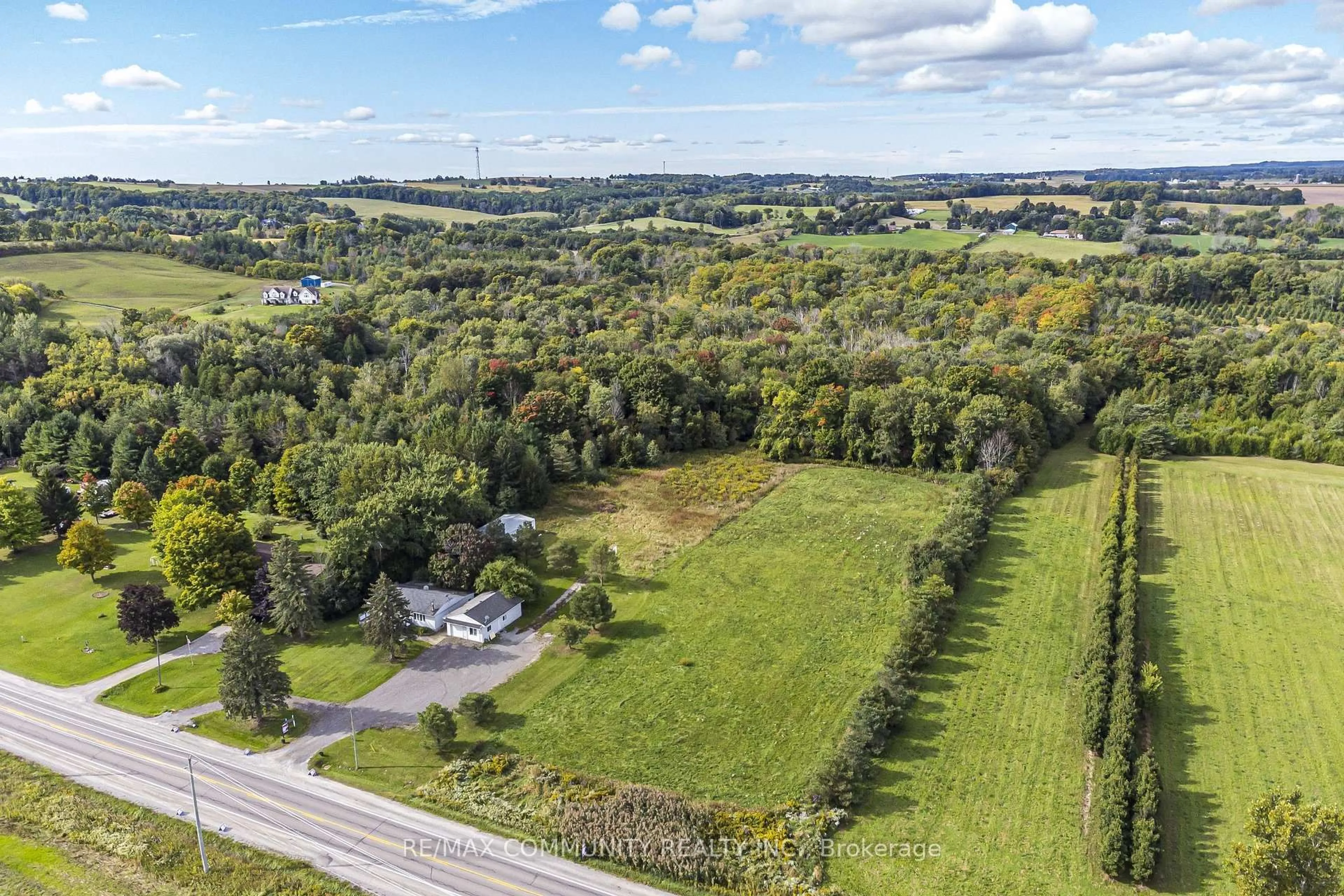 A pic from outside/outdoor area/front of a property/back of a property/a pic from drone, unknown for 11490 Simcoe St, Scugog Ontario L9L 1B3