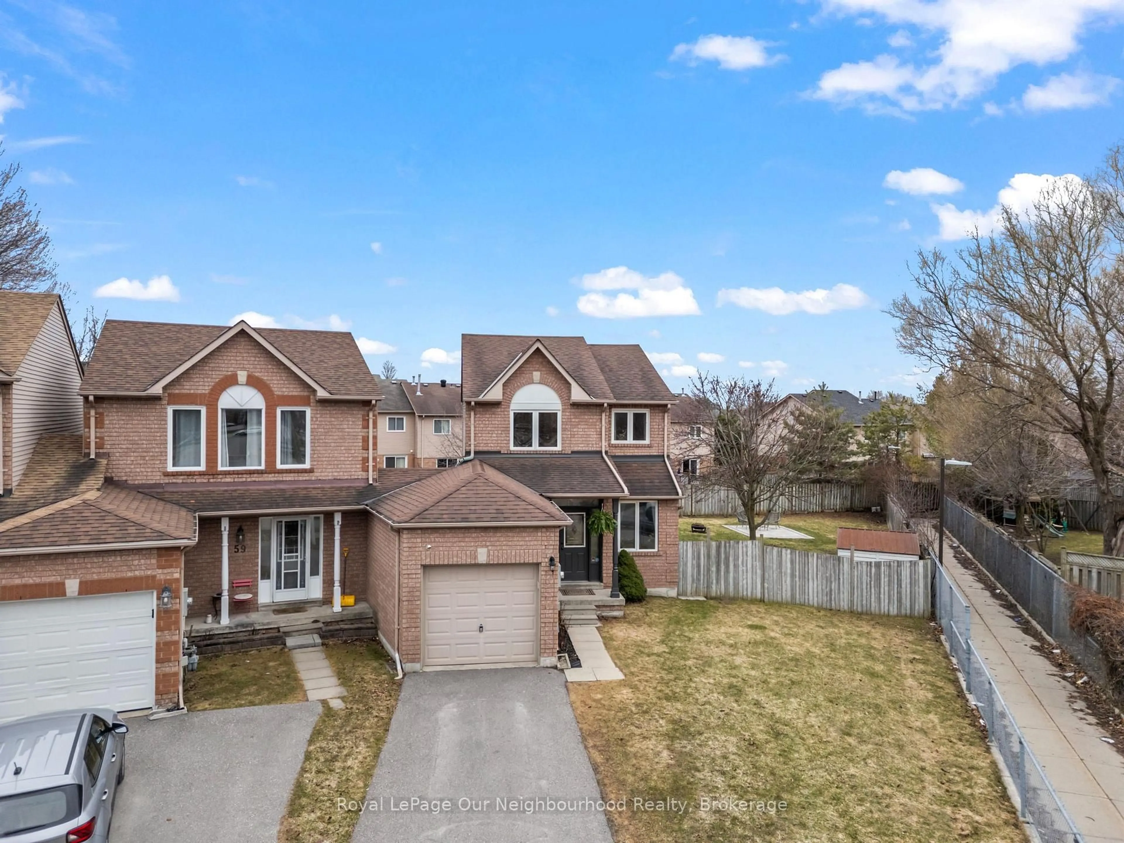 A pic from outside/outdoor area/front of a property/back of a property/a pic from drone, street for 61 Fry Cres, Clarington Ontario L1C 4Y3